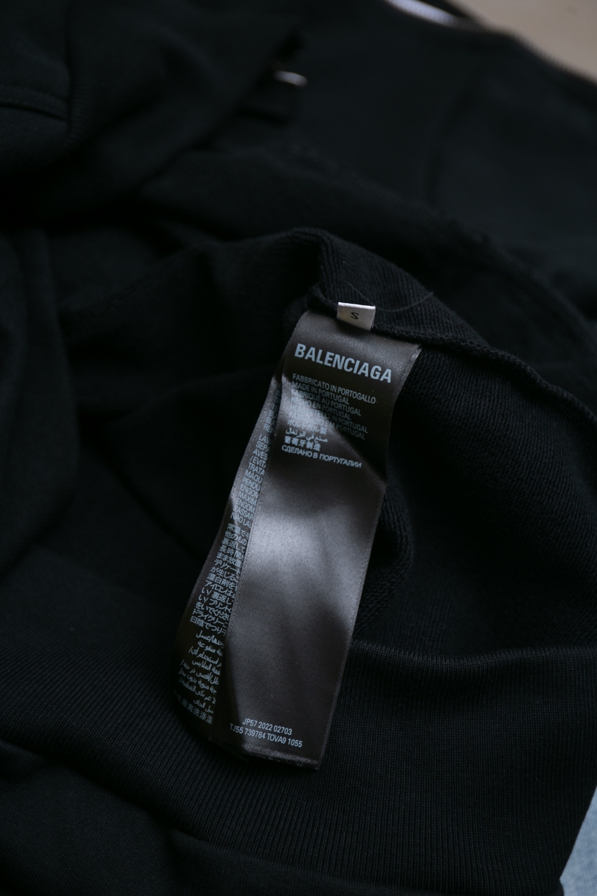 Balenciaga Black Zip-Up Hoodie with Shoulder Stripe Detail 9 windows1757688536360 1636533754 367359810