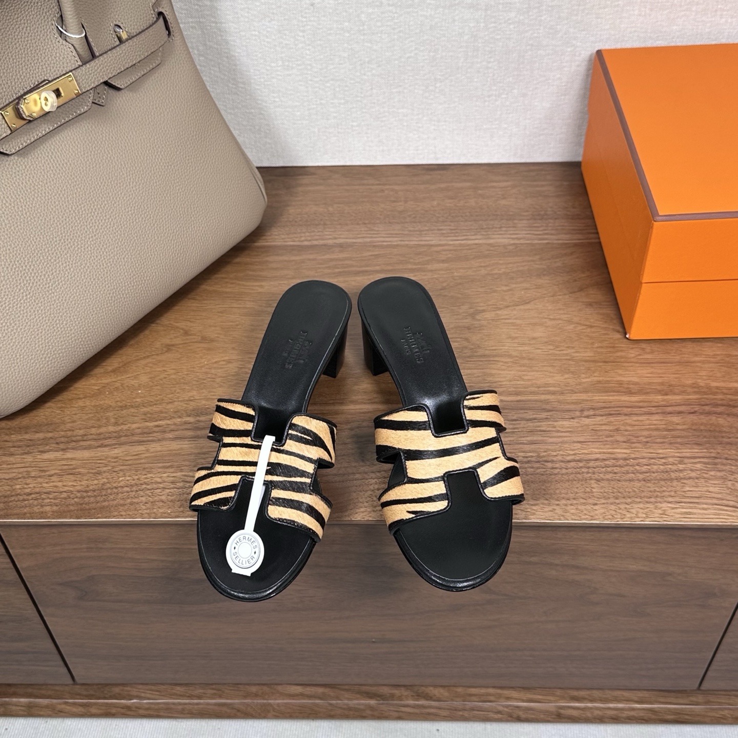 NO:248988,,Hermes H slippers Oran sandals series———————————————————————————————————————————————————————————————————————————————————————————————————————————————————————————————————————————————————————————————————————————————————————————————————————————————————————————————————————————————————————————————————————————————————————————————————————————————————————————————————————————————————————————————————————————————————————————————————————————————————————————————————————————————————————————————————————————————————————————————————————————————19860909,Hermes 爱马仕H拖鞋Oran凉鞋系列———————————时尚又百搭 超级舒服 每个细节都做到极致 原版麂皮 原版1:1独家私模鞋面/原版真皮沿条大底  跟高5cm 包装: 每对鞋均配有两条H家系列丝巾 SIZE34~43（34.40.41.42.43定制不退不换）,拖鞋,hermes,hermes,sandals,slippers,chamois leather,Women's Shoes