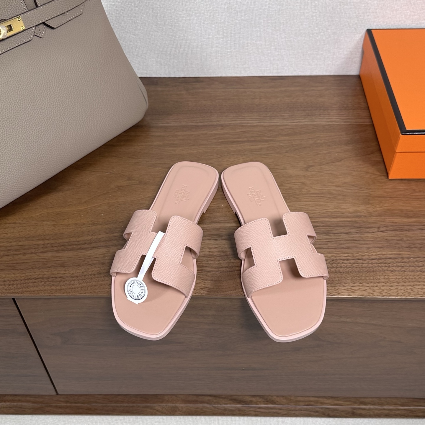 NO:404161,Hermes H slippers Oran sandals series——————————————————————————————————————————————————————————————————————————————————————————————————————————————————————————————————————————————————————————————————————————————————————————————————————————————————————————————————————————————————————————————————————————————————————————————————————————————————————————————————————————————————————————————————————————————————————————————————————————————————————————————————————————————————————————————————————————————————————————————————————————————————19860909Hermes 爱马仕H拖鞋Oran凉鞋系列———————————时尚又百搭 超级舒服 每个细节都做到极致 原版丝绒面料 原版1:1独家私模鞋面/原版真皮沿条大底  包装: 每对鞋均配有两条H家系列丝巾 SIZE34~43（34.40.41.42.43定制不退不换）,拖鞋,hermes,hermes,sandals,slippers,Women's Shoes