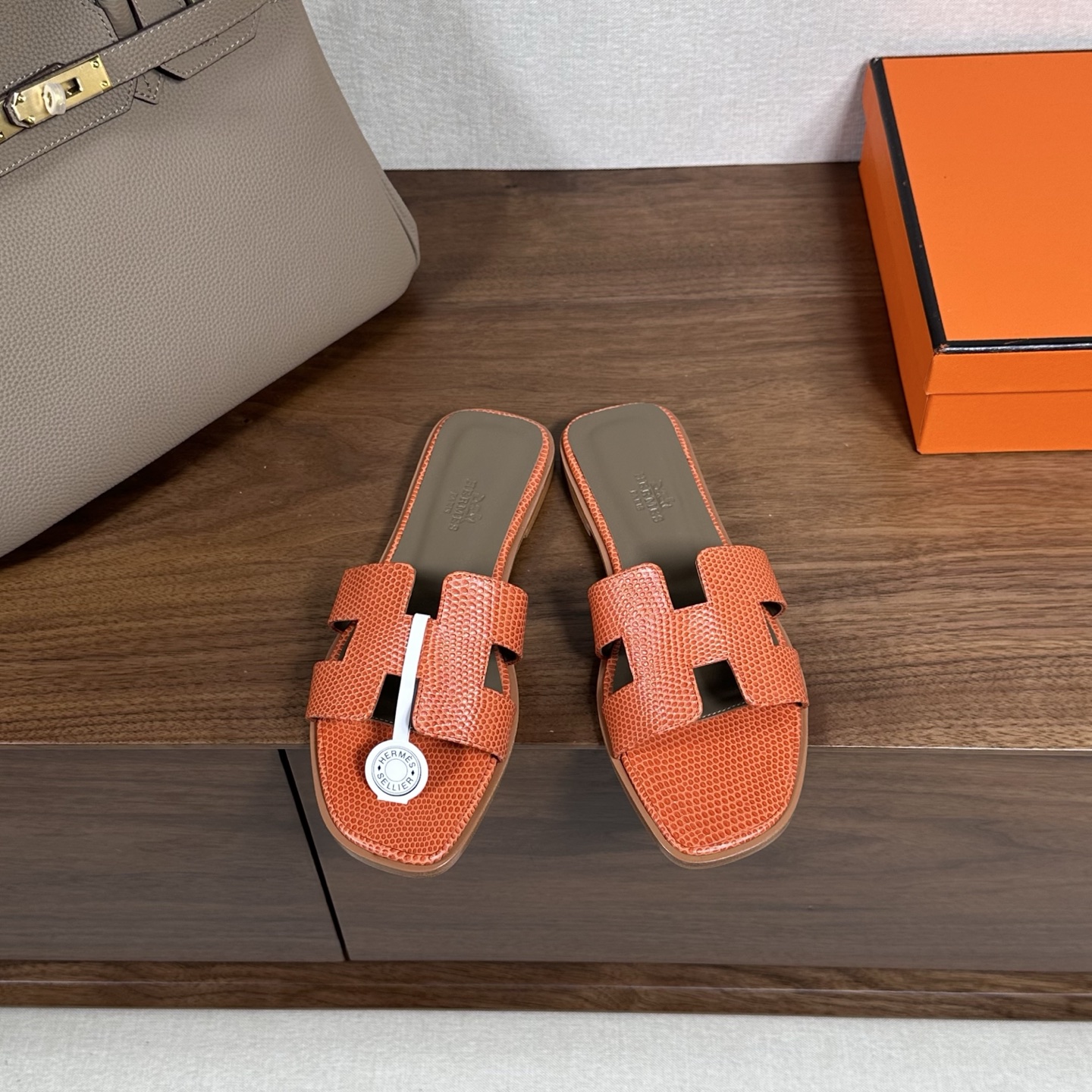 NO:407989,Lizard pattern Hermes H slippers Oran sandals series——————————————————————————————————————————————————————————————————————————————————————————————————————————————————————————————————————————————————————————————————————————————————————————————————————————————————————————————————————————————————————————————————————————————————————————————————————————————————————————————————————————————————————————————————————————————————————————————————————————————————————————————————————————————————————————————————————————————————————————————————————————————19860909蜥蜴纹 Hermes 爱马仕H拖鞋Oran凉鞋系列———————————时尚又百搭 超级舒服 每个细节都做到极致 原版麂皮 原版1:1独家私模鞋面/原版真皮沿条大底  包装: 每对鞋均配有两条H家系列丝巾 SIZE34~43（34.40.41.42.43定制不退不换）,拖鞋,hermes,hermes,sandals,slippers,chamois leather,Women's Shoes