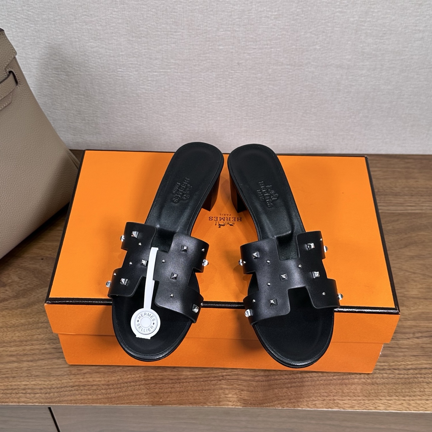 NO:446721,, Hermes H slippers Oran sandals series————————————————————————————————————————————————————————————————————————————————————————————————————————————————————————————————————————————————————————————————————————————————————————————————————————————————————————————————————————————————————————————————————————————————————————————————————————————————————————————————————————————————————————————————————————————————————————————————————————————————————————————————————————————————————————————————————————————————————————————————————————————————19860909, Hermes 爱马仕H拖鞋Oran凉鞋系列———————————时尚又百搭 超级舒服 每个细节都做到极致 原版麂皮 原版1:1独家私模鞋面/原版真皮沿条大底  跟高5cm 包装: 每对鞋均配有两条H家系列丝巾 SIZE34~43（34.40.41.42.43定制不退不换）,拖鞋,hermes,hermes,sandals,slippers,chamois leather,Women's Shoes