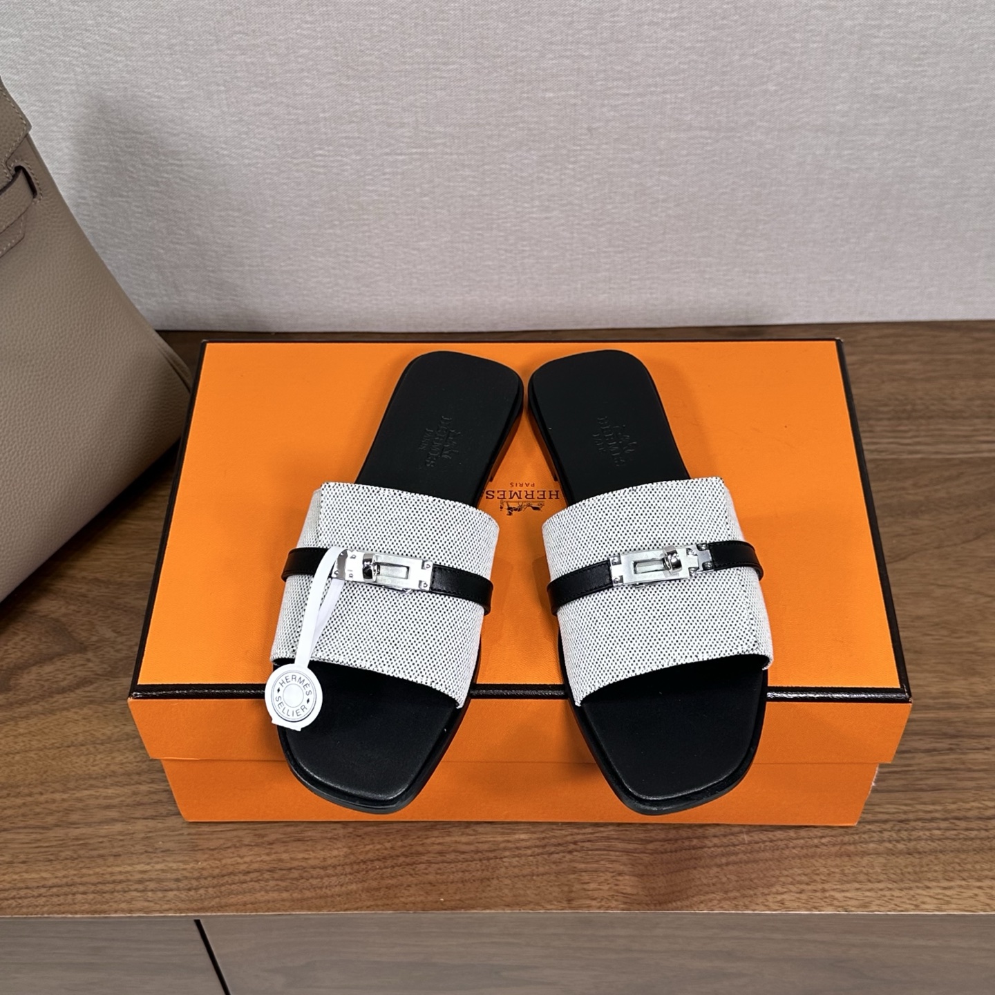 NO:446728,Hermes Giulia sandals series—————————————————————————————————————————————————————————————————————————————————————————————————————————————————————————————————————————————————————————————————————————————————————————————————————————————————————————————————————————————————————————————————————————————————————————————————————————————————————————————————————————————————————————————————————————————————————————————————————————————————————————————————————————————————————————————————————————————————————————————————————————————————————19860909Hermes 爱马仕Giulia凉鞋系列———————————时尚又百搭 超级舒服 每个细节都做到极致 独家开模纯钢Kelly扣五金 原版swift小牛皮 原版1:1独家私模鞋面/原版真皮沿条大底  SIZE35~43（40.41.42,43定制不退不换）,拖鞋,hermes,hermes,stuart weitzman,sandals,slippers,cowhide,Women's Shoes