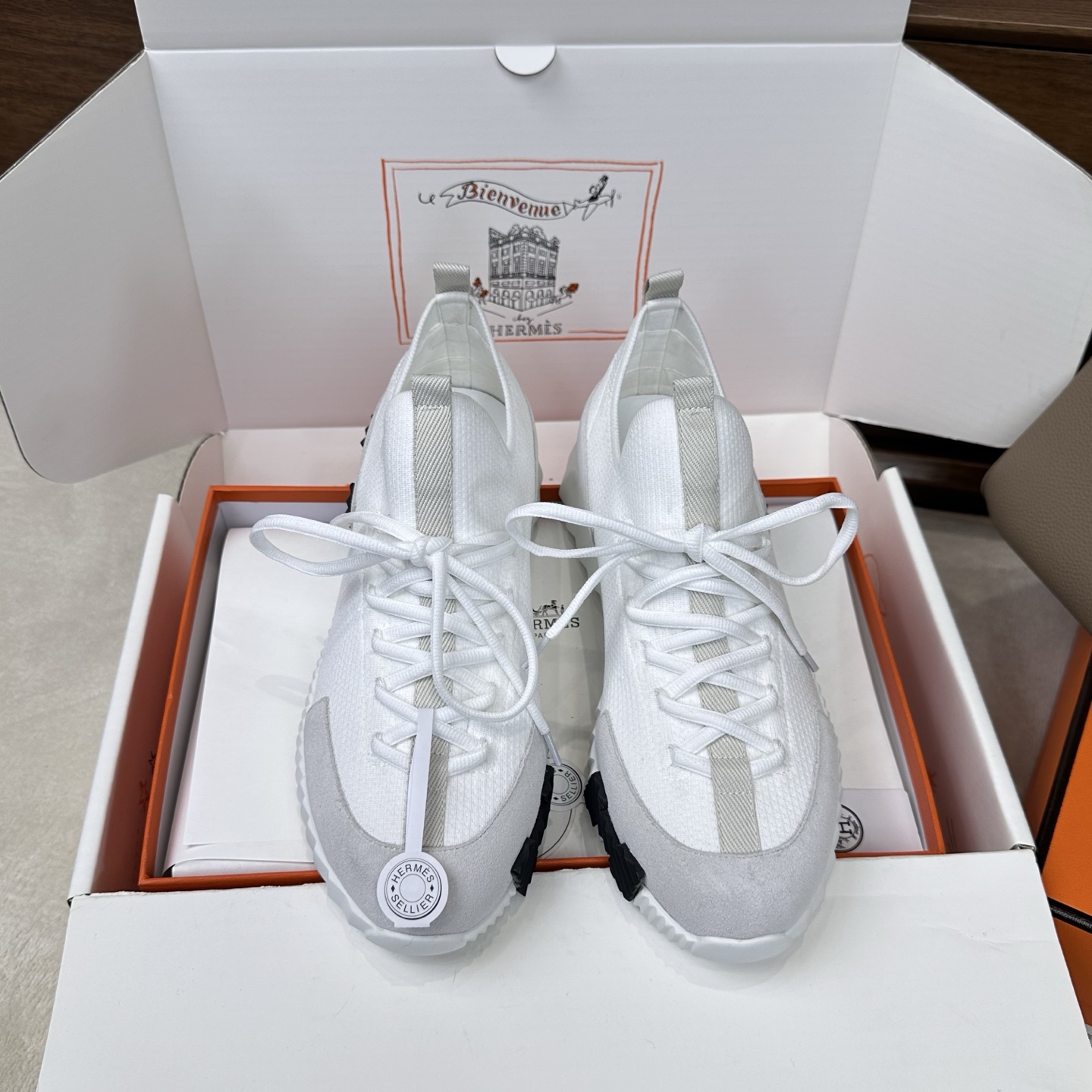 NO:670301,, same price for men and women, Feijie series 20herme…sss24 new arrival~ Popular couple’s model at the counter, H’s first choice for distribution shoes!  It is a classic Hermès model. It comes out in many colors every season. It is definitely one of the most worth buying products. If you have ever met a god or goddess, don’t miss it!  !  It is super light, super comfortable, not tiring after walking for a long time, not expensive, and there is a small loop at the back to assist wearing shoes. Top quality 35-44, can be customized 45 46, casual shoes/sports shoes, hermes, hermes, sneakers19860909,男女码同价,飞织系列 20herme…s ss24 new arrival～ 专柜大热情侣款,H家配货首选鞋履！ 是爱马仕经典款 每一季都会出很多颜色 绝对是最值得买的配货之一 有遇到的男神女神!真的不要错过！！ 他超轻、超舒适 走久不累、价格不贵 后面还有个辅助穿鞋的小圈 顶级精品 35-44,可定做45 46,休闲鞋/运动鞋,hermes,hermes,sneakers,Women's Shoes