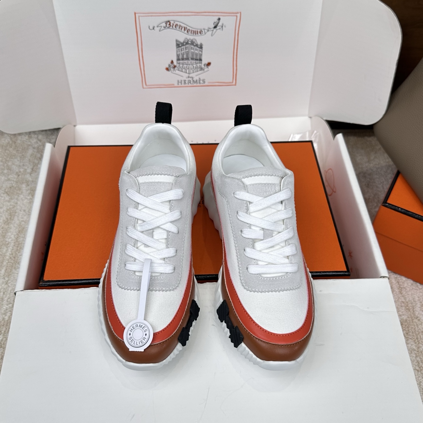 NO:670292,, same price for men and women, 20herme…sss24 new arrival~ Hot couple’s model at the counter, H’s first choice for stocking shoes!  It is a classic Hermès model. It comes out in many colors every season. It is definitely one of the most worth buying products. If you have ever met a god or goddess, don’t miss it!  !  It is super light, super comfortable, not tiring after walking for a long time, not expensive, and there is a small loop at the back to assist wearing shoes. Top quality 35-44, can be customized 45 46, casual shoes/sports shoes, hermes, hermes, sneakers19860909,男女码同价 20herme…s ss24 new arrival～ 专柜大热情侣款,H家配货首选鞋履！ 是爱马仕经典款 每一季都会出很多颜色 绝对是最值得买的配货之一 有遇到的男神女神!真的不要错过！！ 他超轻、超舒适 走久不累、价格不贵 后面还有个辅助穿鞋的小圈 顶级精品 35-44,可定做45 46,休闲鞋/运动鞋,hermes,hermes,sneakers,Women's Shoes