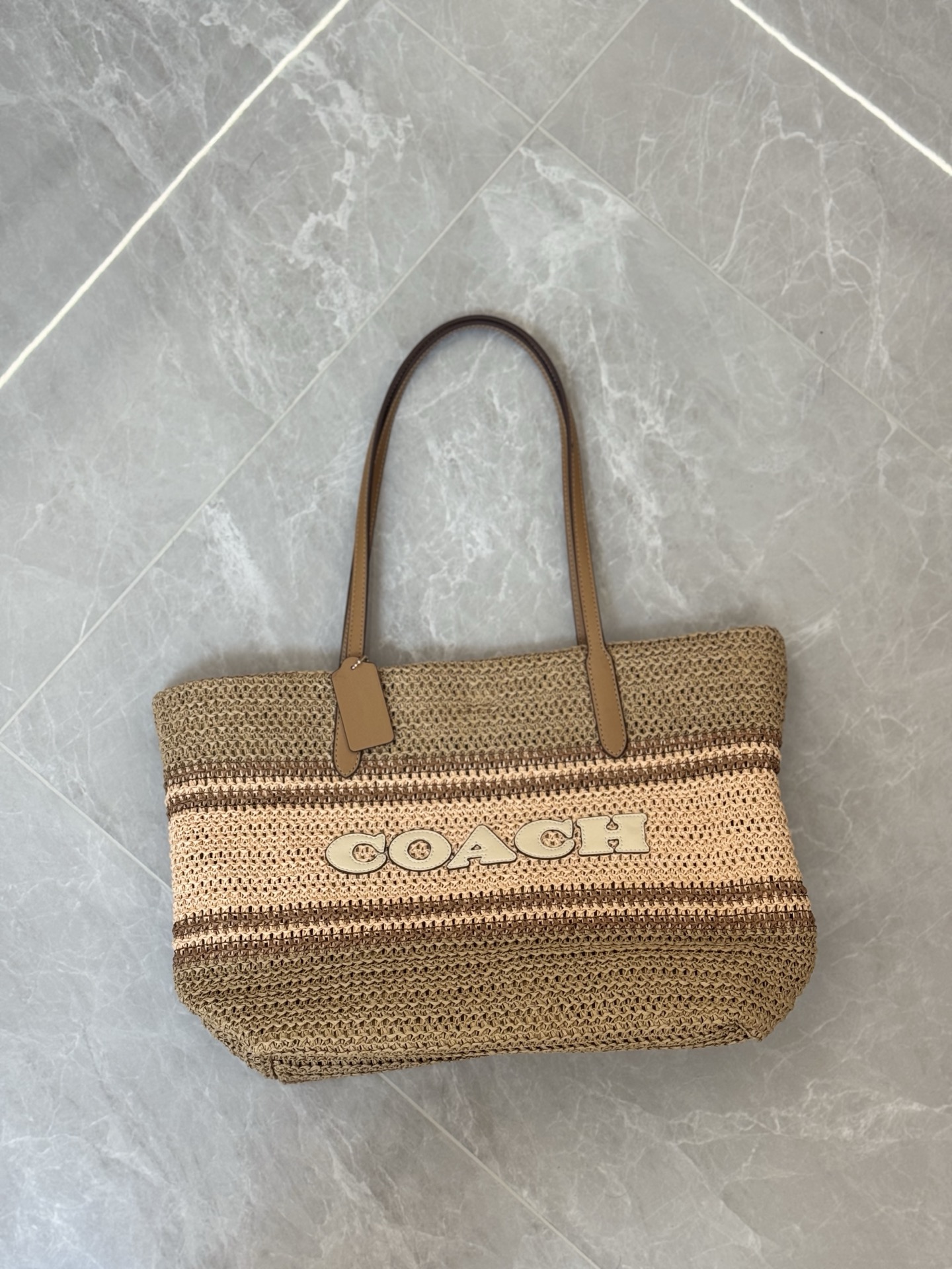 Coach ～原Coach蔻驰 IMXJ7环保编织托特包，太适合夏季了，编织非常细 绝没有膈手膈身的缺点，机织一体成型多色拼接