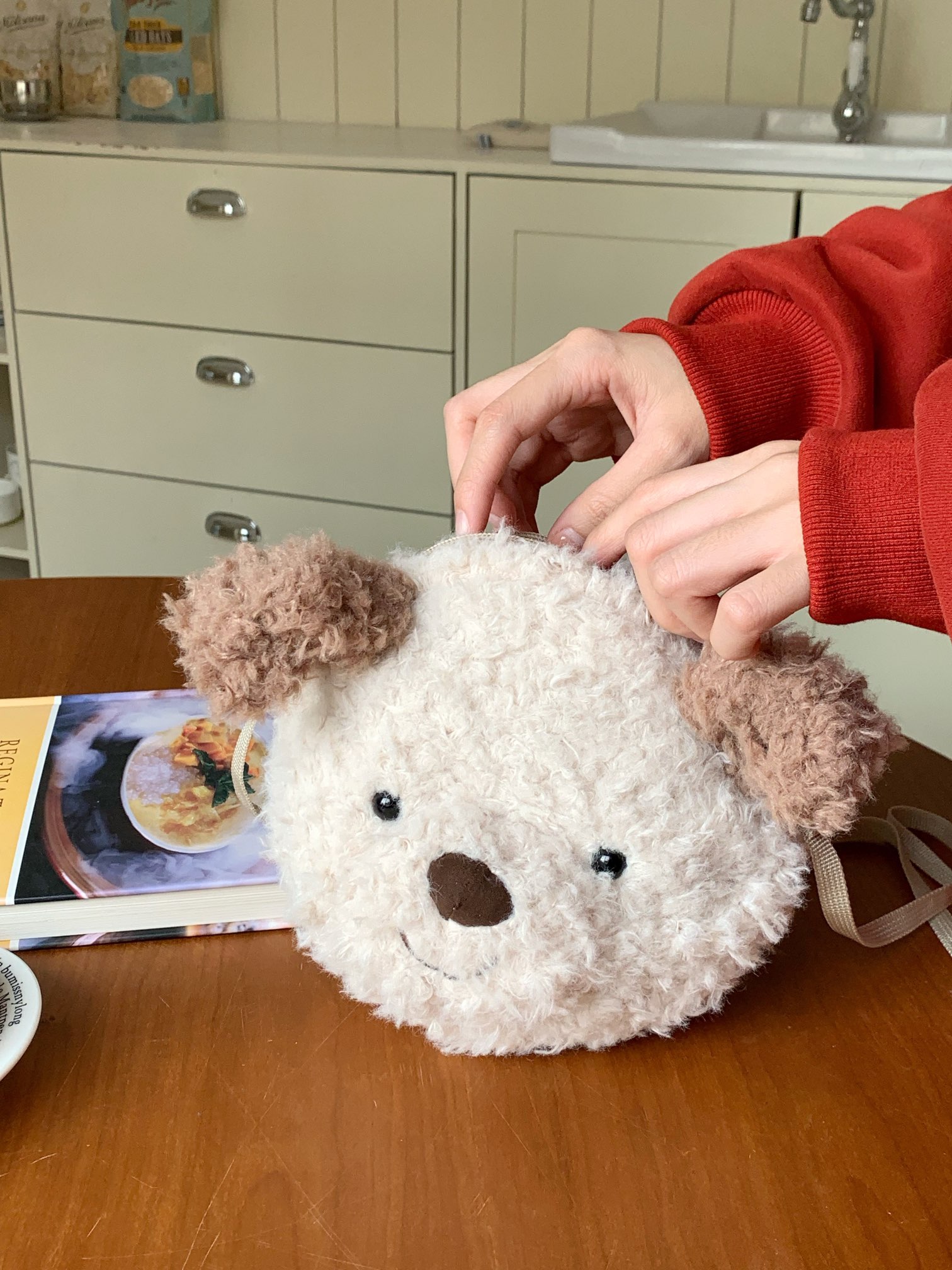NO:810070,Who can resist a puppy bag, trendy department store Jellycat doll19860909谁能拒绝一只小狗包呢,潮品百货Jellycat公仔,accessory