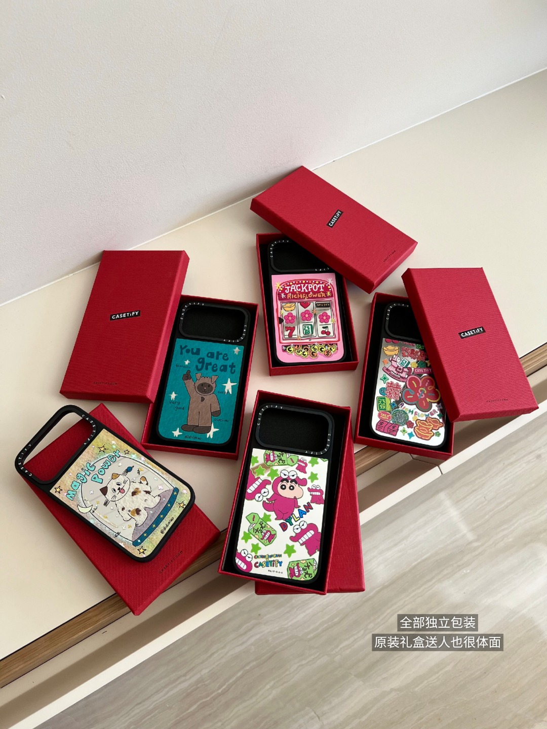 NO:811136,All are packaged in gift boxes, mobile phone cases, small pendants, earphone cases, keychains, phone cases19860909都有礼盒包装,手机壳.小挂件.耳机套.钥匙扣,keychain,phone cases,accessory