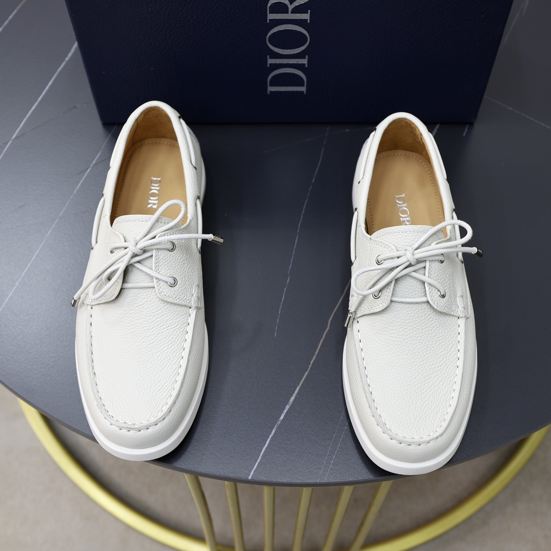 Élégantes Chaussures Bateau en Cuir Dior pour Hommes - Confort et Style