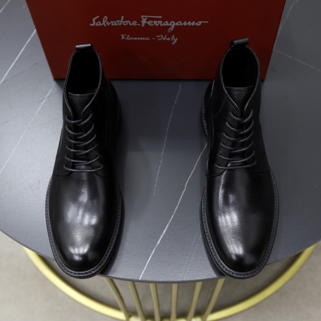 NO:348950,Original single quality Brand Ferragamo (Ferragamo) Larger one size men's size 38–44 (customized by 45) Grade official website same style High-end men's shoes Material original cowhide Cowhide inner lining, original outsole Style category Chelsea men's boots Fashion trend Color real picture, ferragamo, ferragamo, boots, cowhide19860909原单品质 品牌Ferragamo（菲拉格慕） 偏大一码男码38–44（45定做） 等级官网同款 高端男鞋 材料原版牛皮 牛皮内里、原版大底 款式类别切尔西男靴 时尚潮流 颜色实物图,,ferragamo,ferragamo,boots,cowhide,Men's shoes