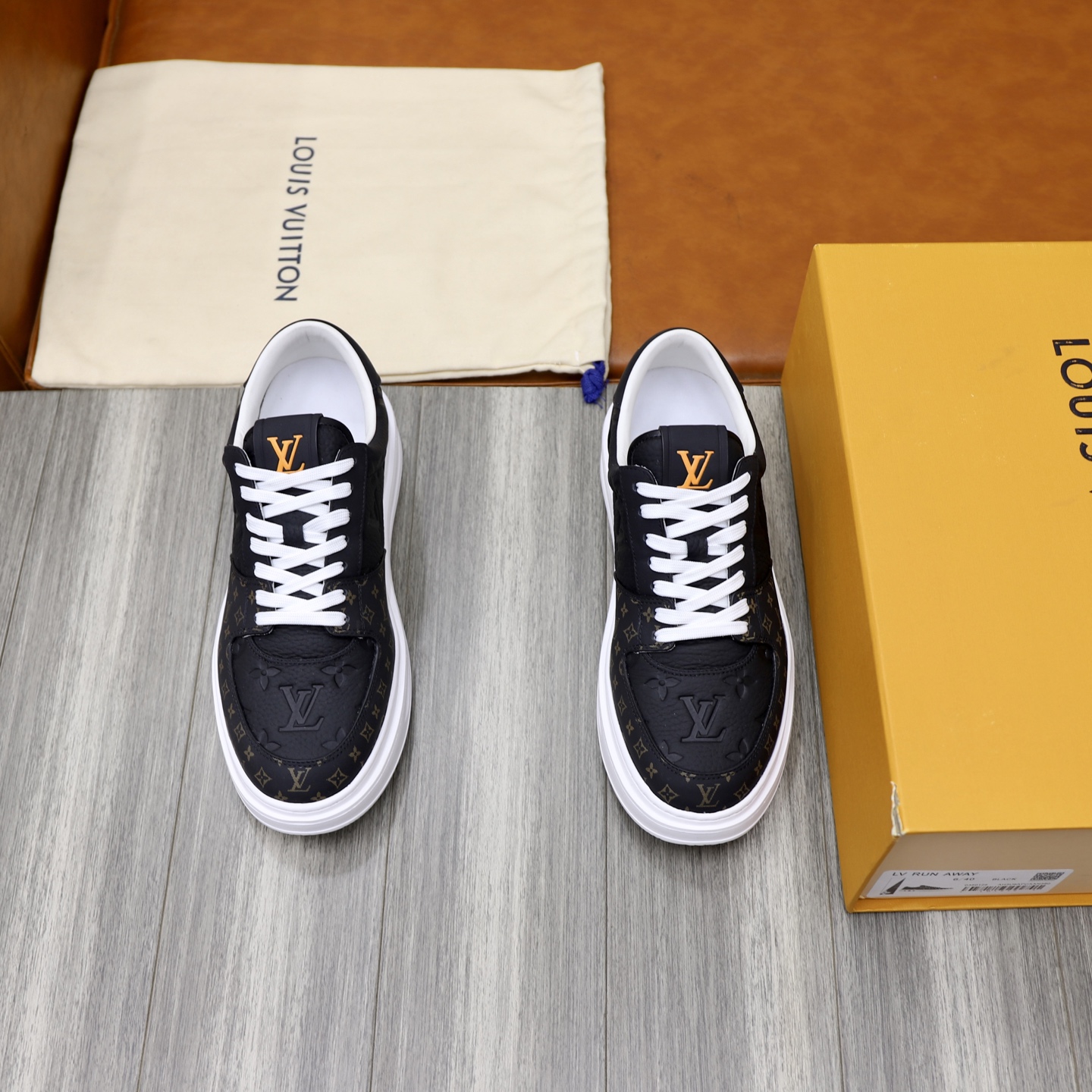 NO:271614,【Louis Vuitton】Louis Vuitton - High-end quality original single - Upper Napa calfskin, high Zhoubo brand logo - Inner high elastic canvas cloth, cowhide foot pad - Outsole ultralight TPU foamed and molded outsole - Ultra-high quality control · fine workmanship highlighted (high-end, noble, grade) -Size 38-44 (38 45 can be customized),,louis vuitton,louis vuitton,cowhide19860909【Louis Vuitton】路易威登 -高端品质 原单 -鞋面纳帕小牛皮、高周波品牌logo -内里高弹力帆布布匹,牛皮垫脚 -大底超轻TPU发泡成型大底 -超高品控·做工精细凸显(高端·贵气·档次) -Size 38-44（38 45可订做),,louis vuitton,louis vuitton,cowhide,Men's shoes