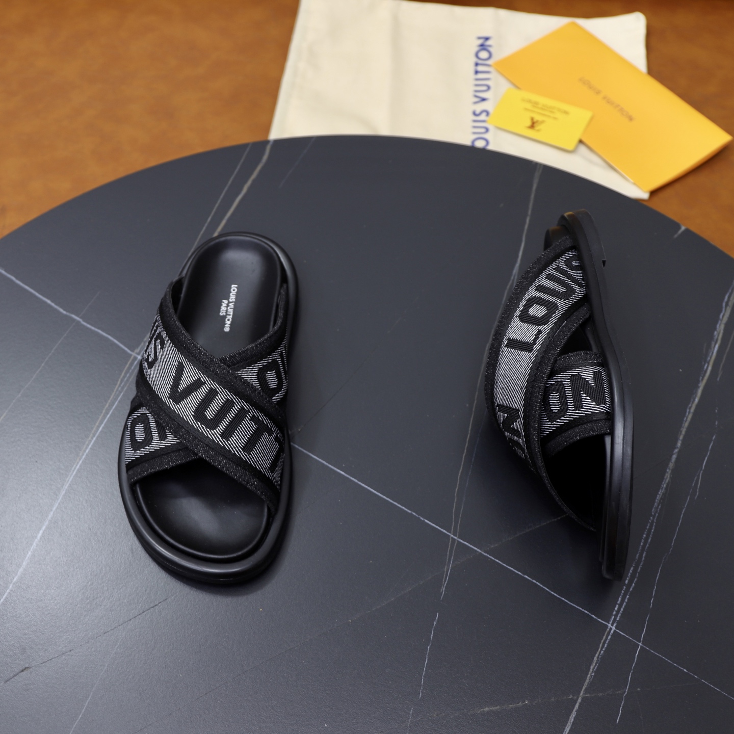 Louis Vuitton Women's Trendy Crisscross Band Flat Sandals Slides Slippers 8 i1740240758637 82 0 6