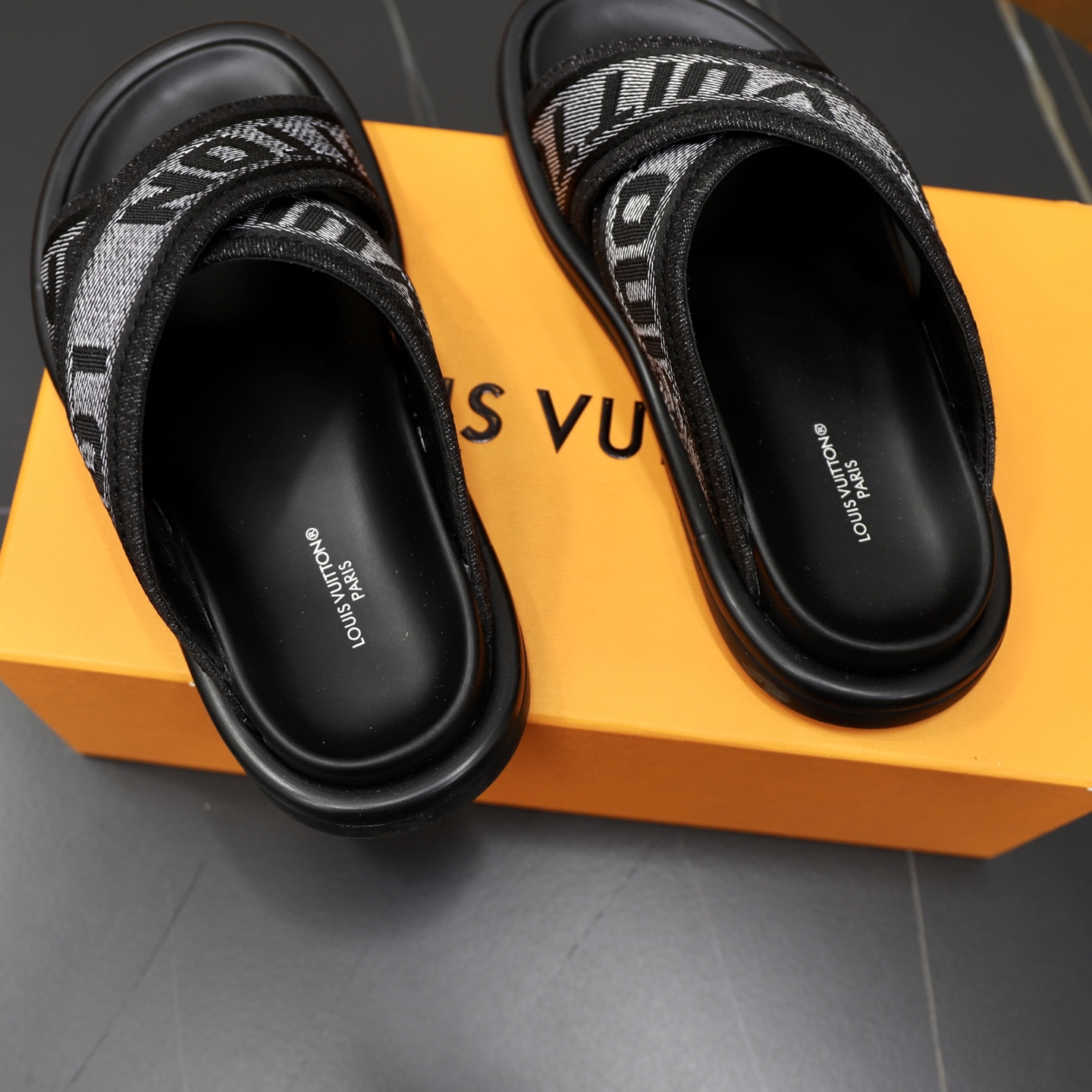 Louis Vuitton Women's Trendy Crisscross Band Flat Sandals Slides Slippers 6 i1740240758655 8845 0 4