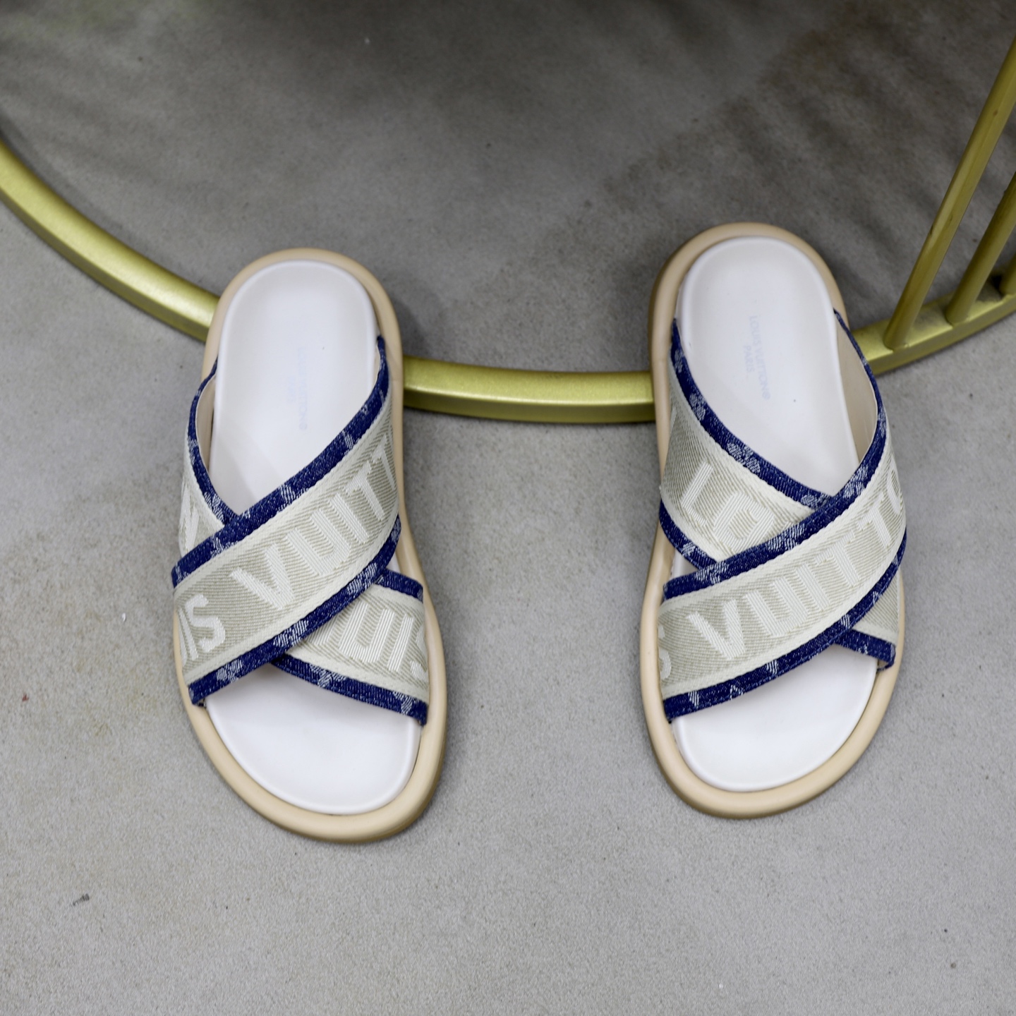 Louis Vuitton Embossed Couple Sandals - Fashionable & Comfortable Slip-Ons 4 i1740240849239 5293 0 2