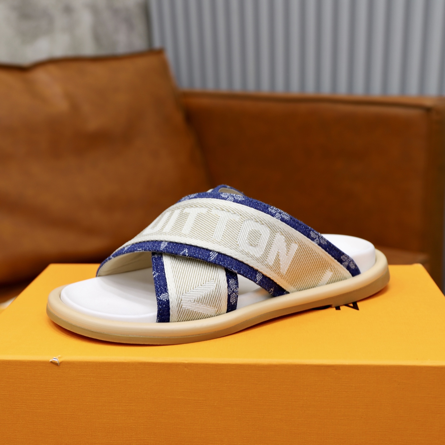 Louis Vuitton Embossed Couple Sandals - Fashionable & Comfortable Slip-Ons 5 i1740240849254 2026 0 3