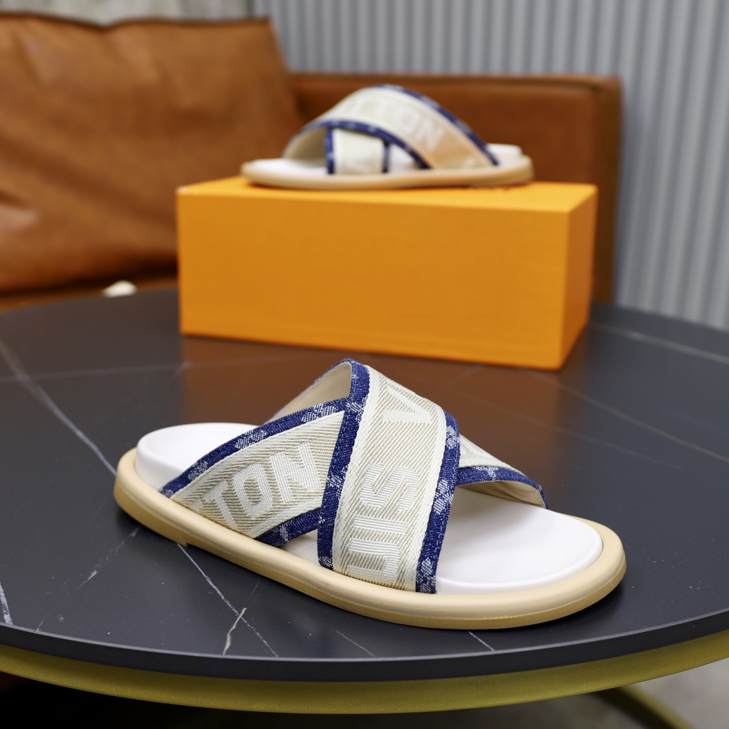 Louis Vuitton Embossed Couple Sandals - Fashionable & Comfortable Slip-Ons 9 i1740240849263 2565 0 7