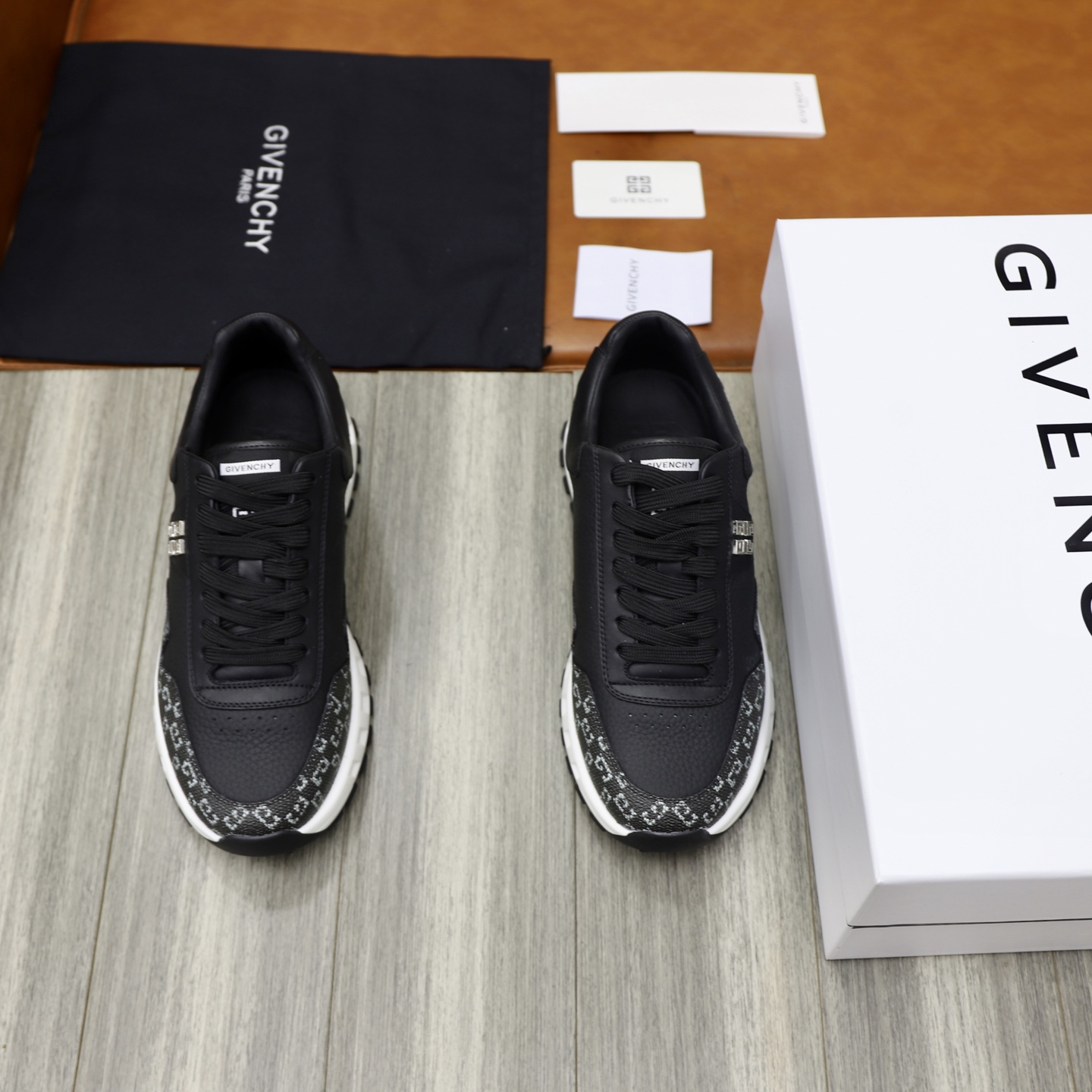 NO:273209,【GIVENCHY】Givenchy - High-end quality Original single casual sneakers - Upper; imported Napa calfskin, air-pressure brand totem, tongue cloth, heel silk screen brand logo - Inner water dyed cowhide - Outsole ultra-light TPU foam. Rubber; Two-color molded outsole - Ultra-high quality control, fine workmanship highlighted (high-end, noble, grade) -Size 39-44 (38,45, custom made),, givennchy, given, sneakers, cowhide19860909【GIVENCHY】纪梵希 -高端品质 原单休闲运动鞋 -鞋面；进口纳帕小牛皮、空压品牌图腾、鞋舌布标、后跟丝印品牌logo -内里水染牛皮 -大底超轻TPU发泡.橡胶; 双色成型大底 -超高品控·做工精细凸显(高端·贵气·档次) -Size 39-44（38,45,可订做),,givenchy,givenchy,sneakers,cowhide,Men's shoes