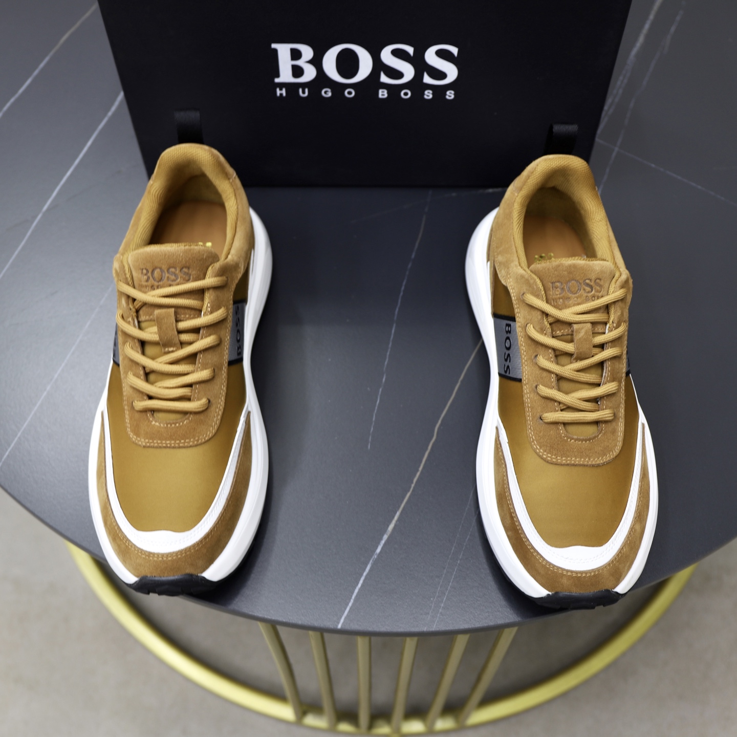 NO:273431,♂♂ Brand BOOS Standard Code 38-44 (45 customized) Grade official website same style Material original leather splicing matching cloth Comfortable and breathable inner Lightweight wear-resistant outsole Style category Men's fashion casual shoes Sports shoes Honorable luxury brand elements Top luxury Color real picture color, Sneakers19860909♂♂♂ 品牌BOOS 标准码38-44（45订做） 等级官网同款 材料原版皮料拼接匹配布匹 舒适透气内里 轻便耐磨大底 款式类别男士时尚休闲鞋 运动鞋 尊贵奢侈品大牌元素 顶级奢华 颜色实物图片色,,sneakers,Men's shoes