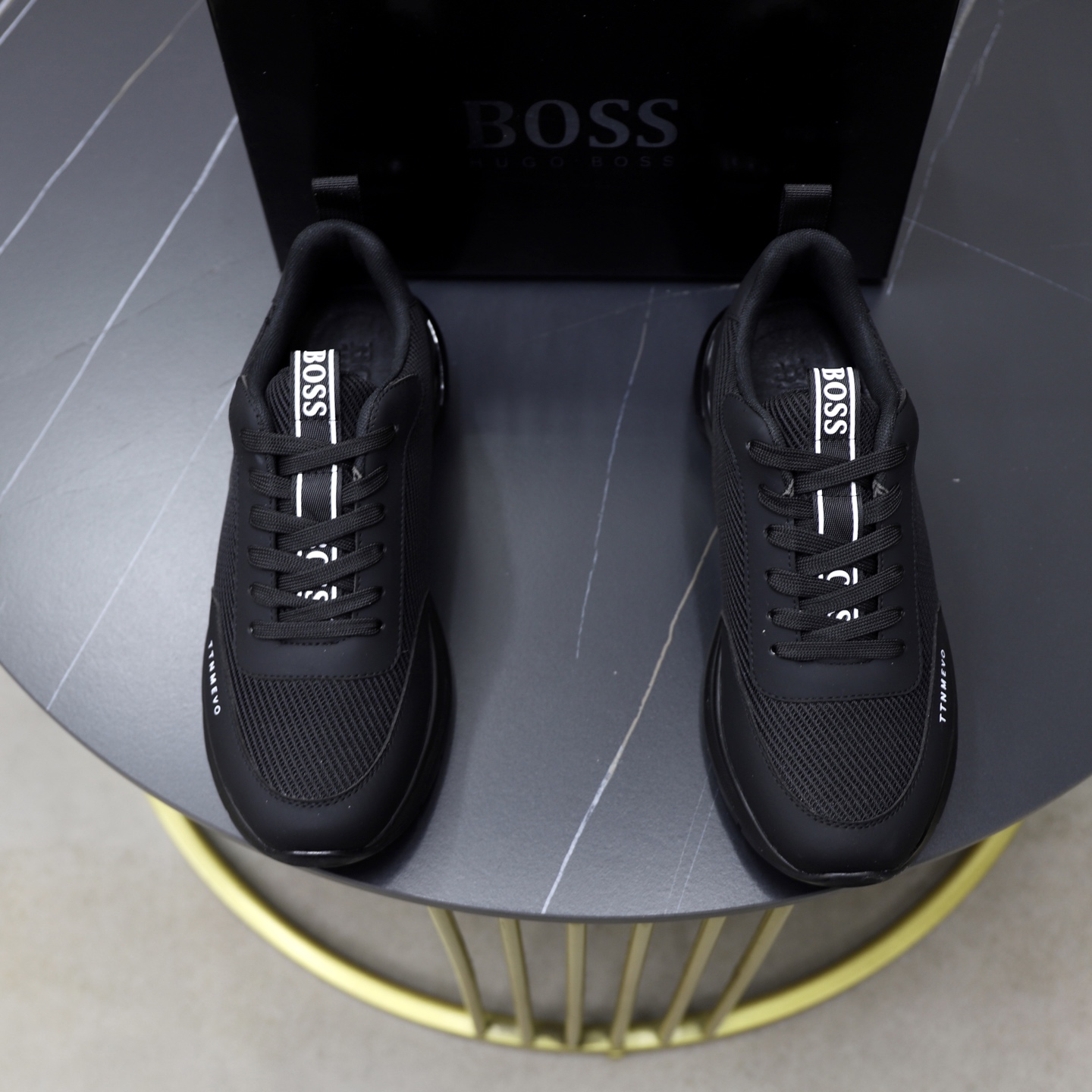 NO:273437,[BOSS] 2025 trendy new model is on the market, the same model on the official website, the quality of the counter, the original knitting process [Strong][Strong] Comfortable and breathable inner, the fine workmanship, imported original materials, the original last, the foot is comfortable, the rubber combination wear-resistant and lightweight large bottom code: 38-44 (45 customized) Multi-color selection,19860909【BOSS】2025潮流新款上市 官网同款 专柜品质 原版针织工艺 [强][强]舒适透气内里 做工精细 进口原版用料 原版楦型 上脚舒适 橡胶组合耐磨轻便大底码:38-44（45定制）多色可选,,Men's shoes