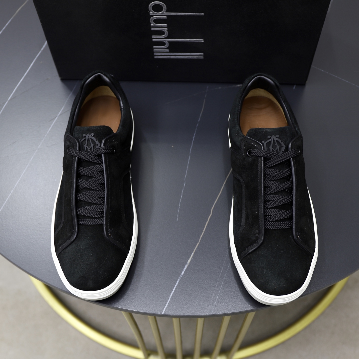 NO:273439,dunhill men's lace-up casual shoes sneakers, this one is made of imported cowhide, high quality, lightweight, comfortable and young and energetic color matching. The light rubber two-color sole and anti-slip details enhance grip and stability, improve shock absorption and rebound Size38-44 (45 custom made),, sneakers, cowhide19860909dunhill登喜路男士系带休闲鞋运动鞋,这款采用进口头层牛皮拼接,高品质轻便舒适配色年轻又有活力,轻盈的橡胶双色鞋底和防滑细节增强抓地力和稳定性,提高减震性和回弹力 Size38-44（45定做）,,sneakers,cowhide,Men's shoes