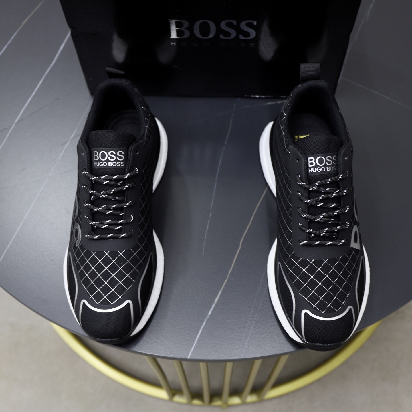 NO:273570,♂♂ Brand BOOS Standard Code 38-44 Grade Official Website The same style material original leather fabric Comfortable and breathable inner Lightweight wear-resistant outsole Style category Men's fashion casual shoes Running Sports shoes Honorable luxury brand elements Top luxury Color real picture color, Sneakers19860909♂♂♂ 品牌BOOS 标准码38-44 等级官网同款 材料原版皮面料 舒适透气内里 轻便耐磨大底 款式类别男士时尚休闲鞋 跑步 运动鞋 尊贵奢侈品大牌元素 顶级奢华 颜色实物图片色,,sneakers,Men's shoes