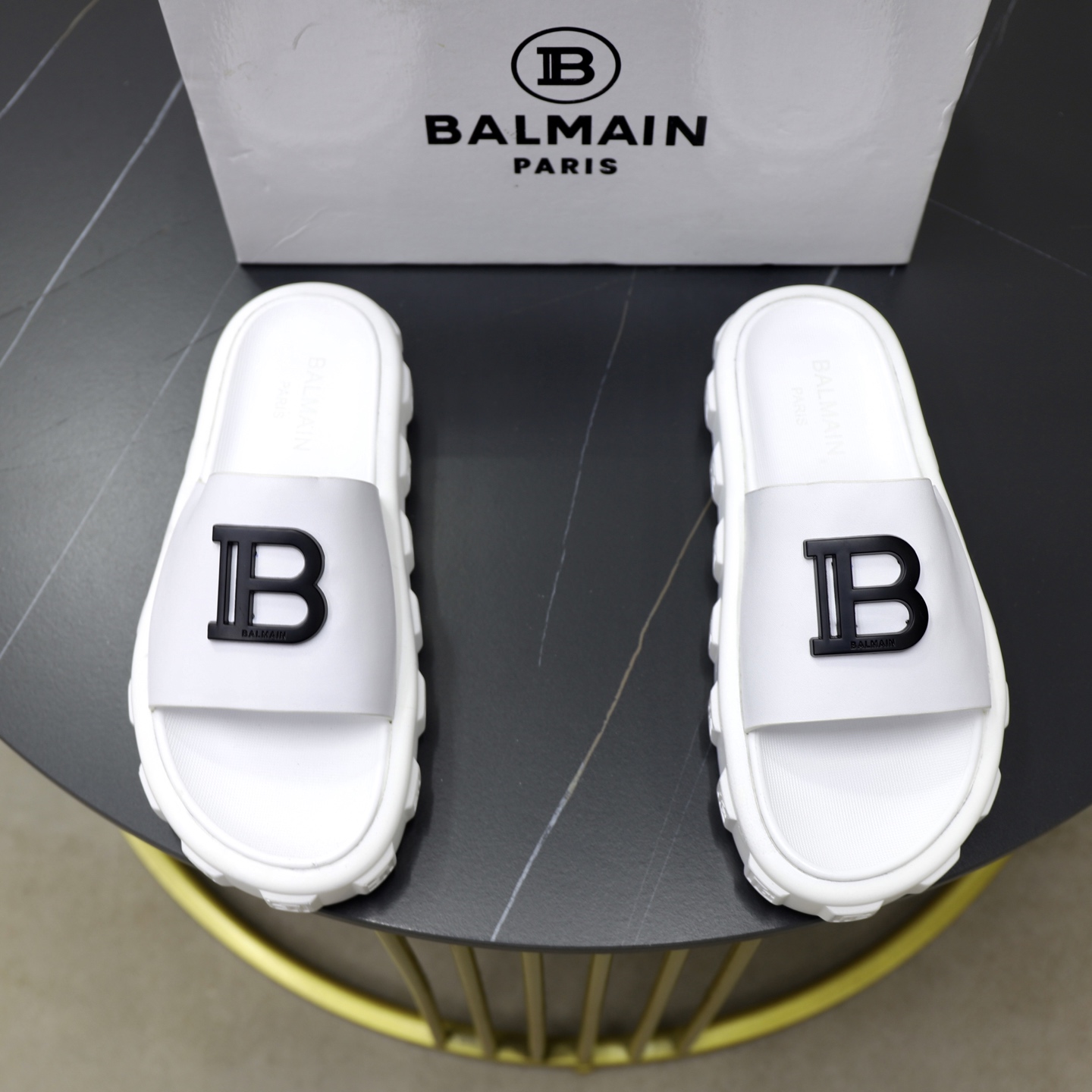 NO:273748,Balmain Men's Slippers Official Website One-to-One Made 38-45 Size 45 46 Custom made!  All genuine leather slippers, cowhide embossed face, inner sheepskin original outsole, balmain, slippers, cowhide, sheepskin19860909巴尔曼.男拖鞋官网一比一制作 38-45码 45 46 订做！全真皮拖鞋 面牛皮压花,内里羊皮原版大底,,balmain,slippers,cowhide,sheepskin,Men's shoes