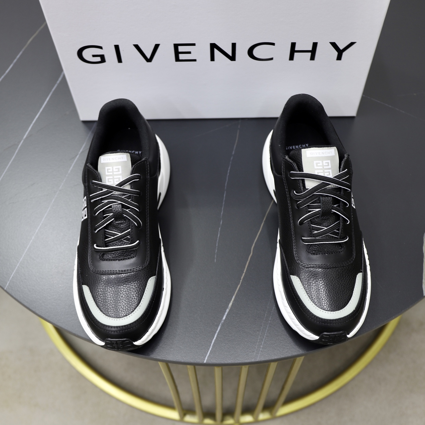 NO:273987,Gv *y~Givenchi. New GIV 1 men's thick-soled heightened casual sneakers, high-quality calfskin spliced ​​and breathable cloth!  The footwork is handsome and stylish, with 4CM height and enhancement of aura. The shoe body is contrasting and spliced ​​with 4G LOGO logo and three-dimensional GIVENCHY logo. The lightweight TPU foamed sole makes the feet feel light and comfortable!  Size39-44 (45 custom made), given , given , given , given , sneakers , cowhide19860909Gv *y～纪梵希.全新GIV 1男士厚底增高休闲运动鞋,鞋面高品质小牛皮拼接透气布面制成！上脚效果帅气有型,增高4CM,提升气场,鞋身撞色拼接设计,饰有4G LOGO标志和立体GIVENCHY标志.轻质TPU发泡大底,脚感轻便舒适！ Size39-44（45定做）,,givenchy,givenchy,sneakers,cowhide,Men's shoes