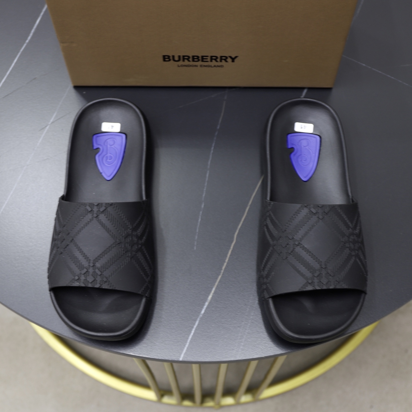 Precio de fábrica: Marca: Burberry Yardage: 38-44 (45 personalizado) Grado: Contador Original único 