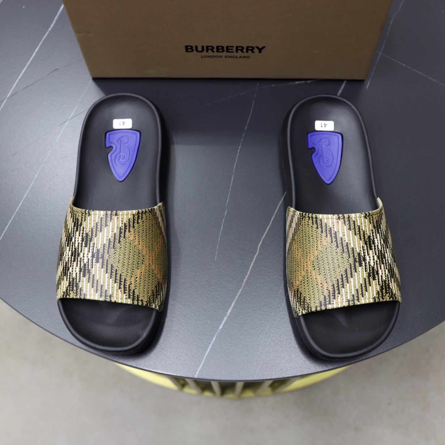 Precio de fábrica: Marca: Burberry Yardage: 38-44 (45 personalizado) Grado: Contador Original único 