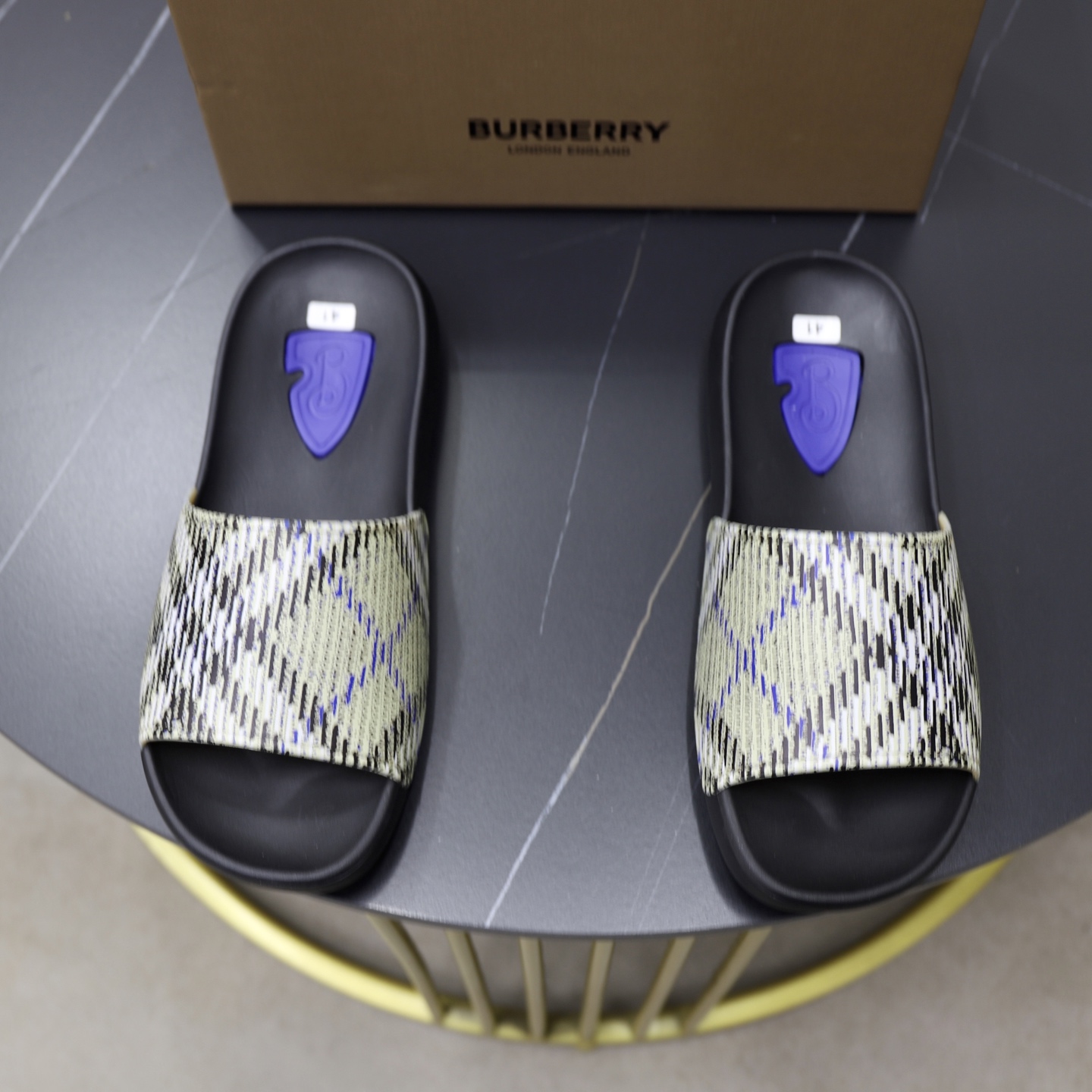 Precio de fábrica: Marca: Burberry Yardage: 38-44 (45 personalizado) Grado: Contador Original único 