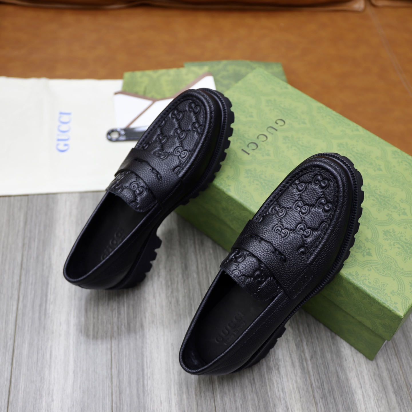 Gucci Men's Black Leather Loafers with Chain G Buckle and GG Embossed Design 10 i1742574774690 3578 0 8