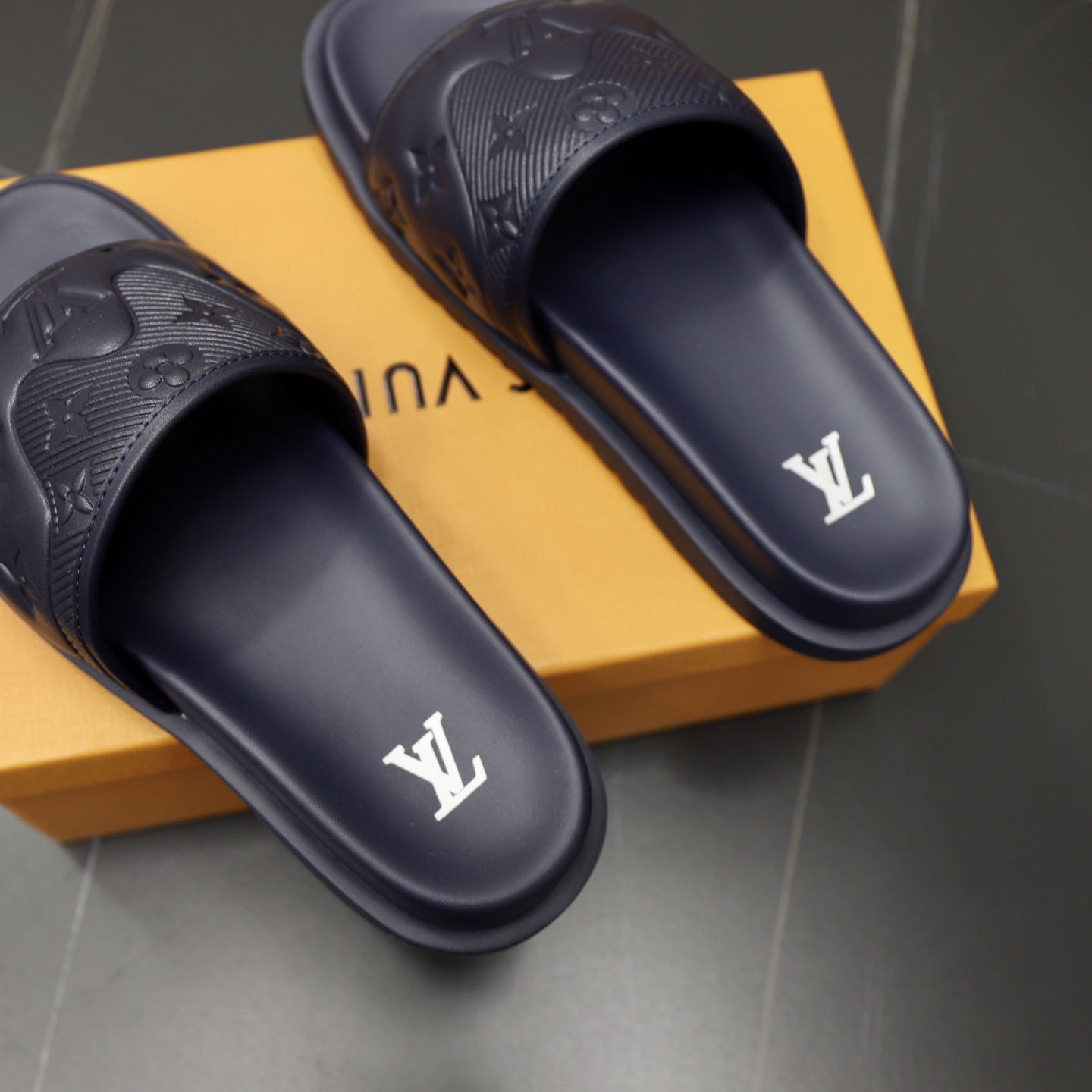 Louis Vuitton Men's Blue Leather Slide Sandal Comfortable & Lightweight 6 i1742833250190 364 0 4