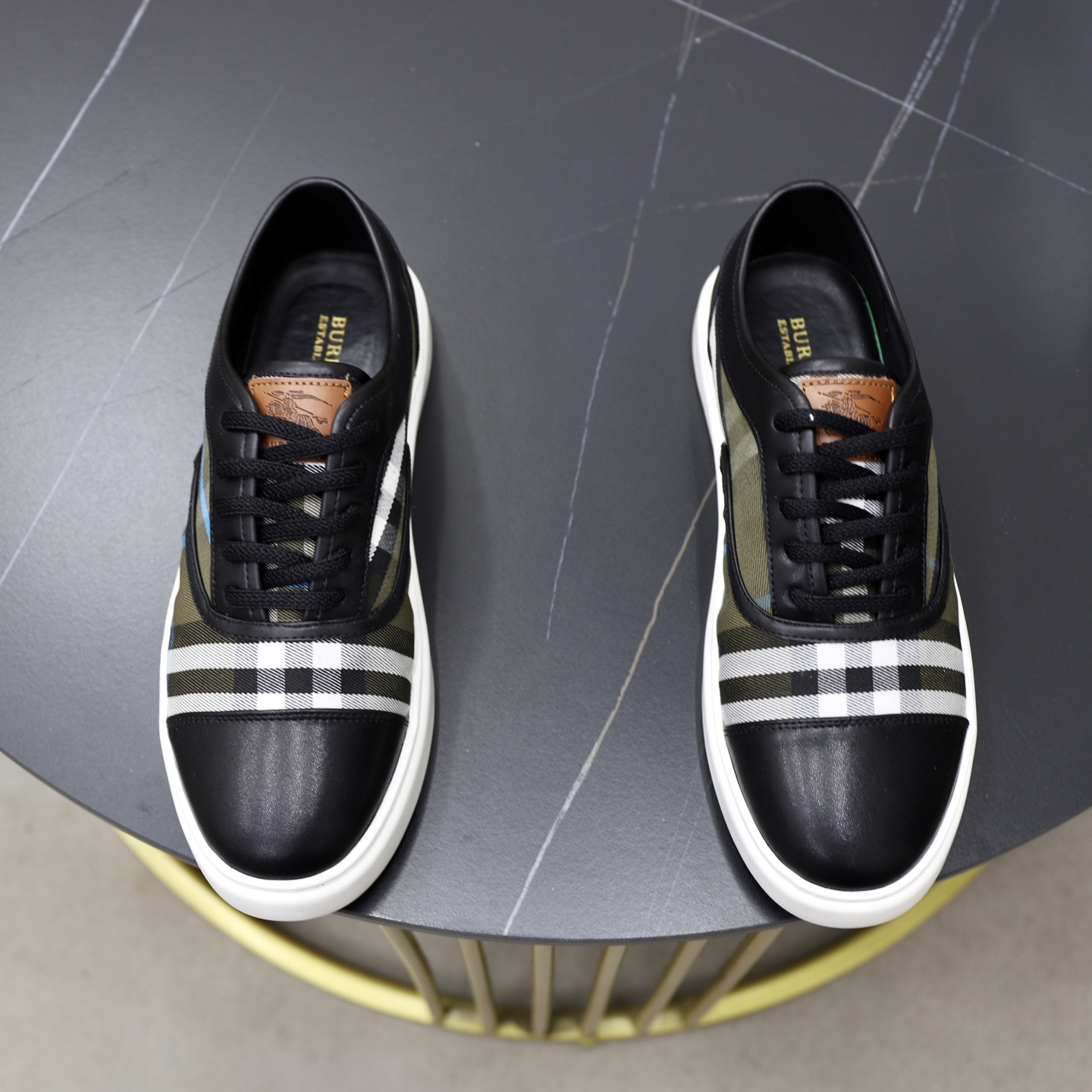 NO:274990,♂♂ Brand Dibapuri Standard Code 38-44 Grade Official Website The same style as the material original leather splicing Comfortable sheepskin inner lightweight wear-resistant outsole Style category Men's fashion casual shoes Running Sports shoes Honorable luxury brand elements Top luxury Color real picture color, Burberry, sneakers, sheepskin19860909♂♂♂ 品牌迪巴宝莉 标准码38-44 等级官网同款 材料原厂皮料拼接 舒适羊皮内里 轻便耐磨大底 款式类别男士时尚休闲鞋 跑步 运动鞋 尊贵奢侈品大牌元素 顶级奢华 颜色实物图片色,,burberry,sneakers,sheepskin,Men's shoes