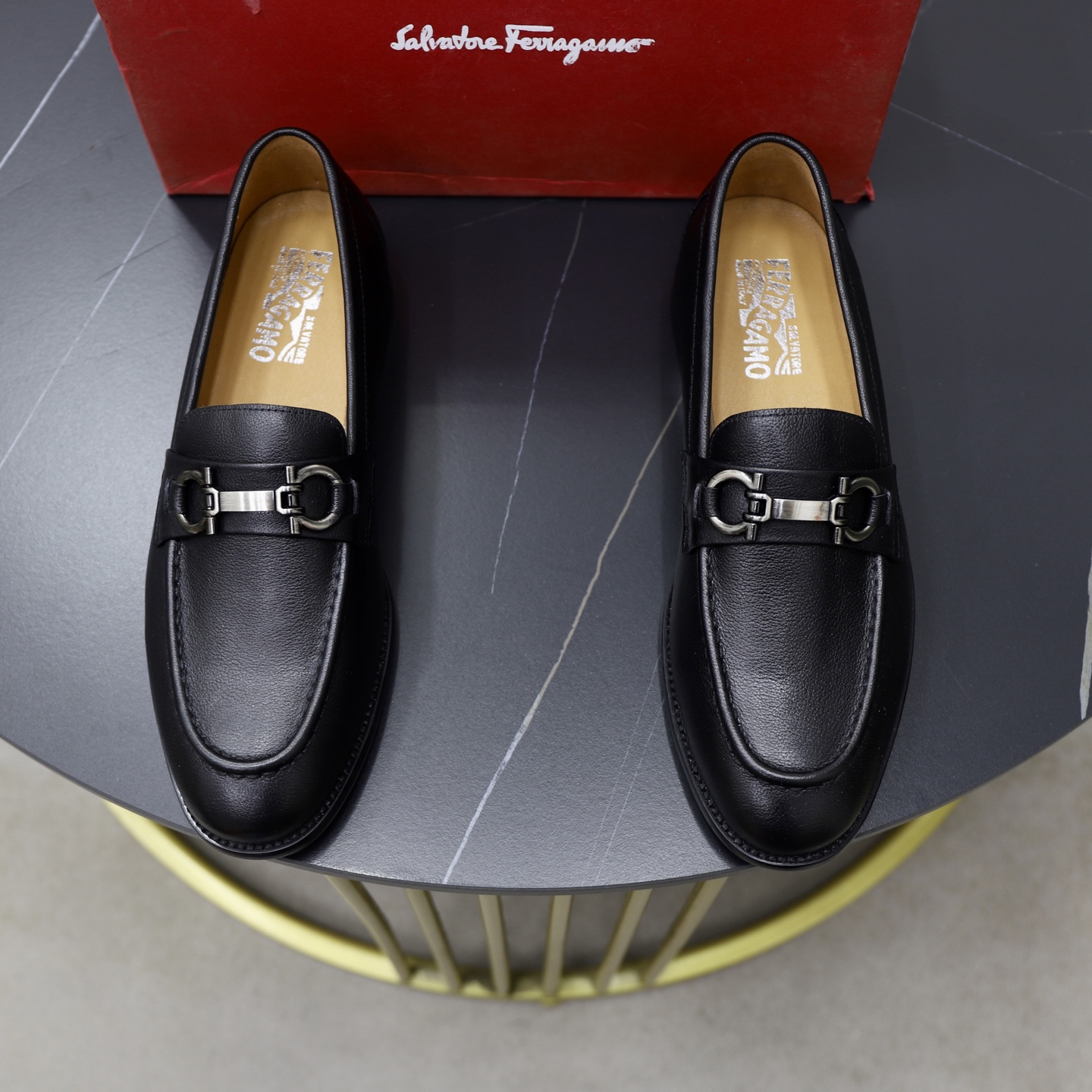 NO:274992,♂♂ Brand Ferragamo Standard code men's code 38-44 (45 can be customized) Grade official website The same original single quality Material original cowhide surface Comfortable inner Original outsole Style category Men's fashionable casual leather shoes Prestige big brand luxury elements Top luxury Color real picture color, ferragamo, cowhide19860909♂♂♂ 品牌菲拉格慕 标准码男码38-44（45可以定做） 等级官网同款 原单品质 材料原版牛皮面 舒适内里 原版大底 款式类别男士时尚休闲皮鞋 尊贵的大牌奢侈品元素顶级奢华 颜色实物图片颜色,,ferragamo,cowhide,Men's shoes