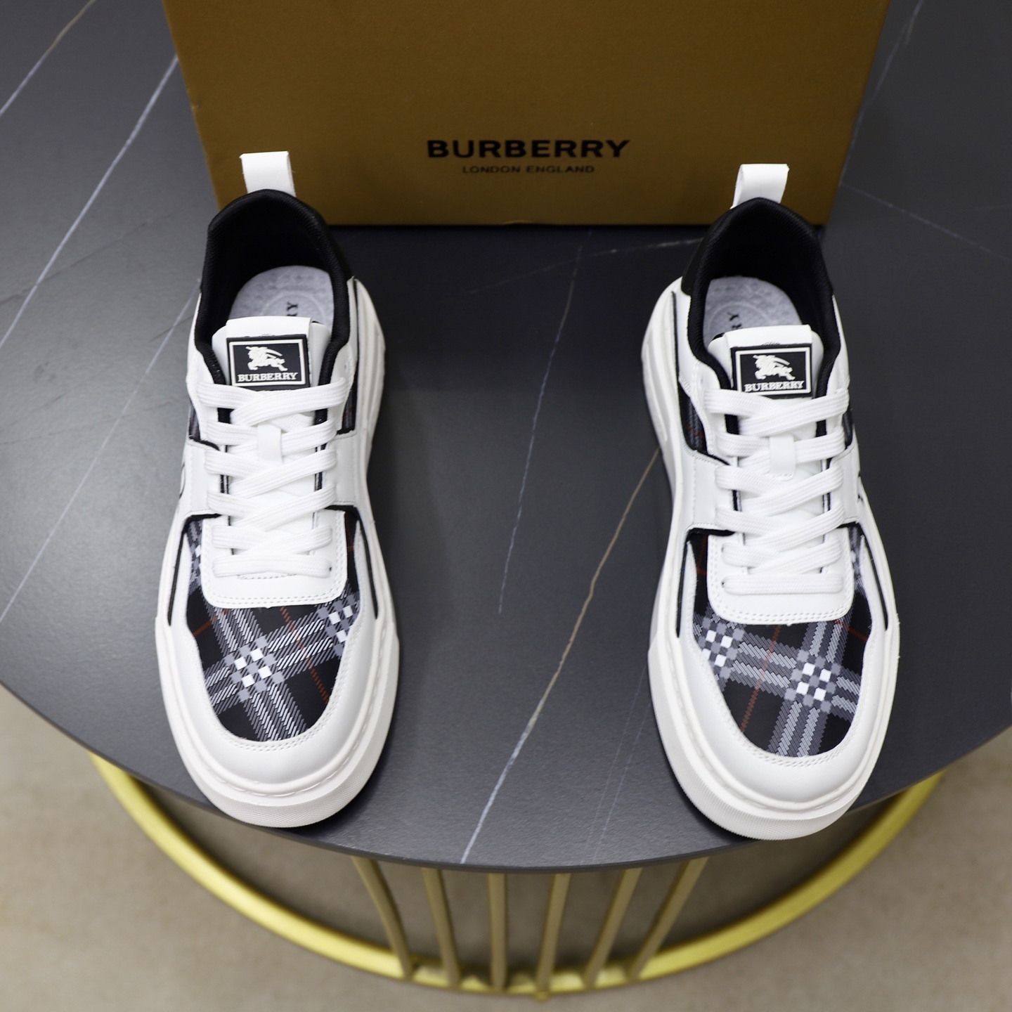 NO:275290,♂♂ Brand Burberry Standard Code 38-44 Grade Official Website The same style material original leather fabric Comfortable and breathable inner Lightweight wear-resistant outsole Style category Men's fashion casual shoes Running Sports shoes Honorable luxury brand elements Top luxury Color real picture color, burberry, sneakers19860909♂♂♂ 品牌巴宝莉 标准码38-44 等级官网同款 材料原版皮面料 舒适透气内里 轻便耐磨大底 款式类别男士时尚休闲鞋 跑步 运动鞋 尊贵奢侈品大牌元素 顶级奢华 颜色实物图片色,,burberry,sneakers,Men's shoes