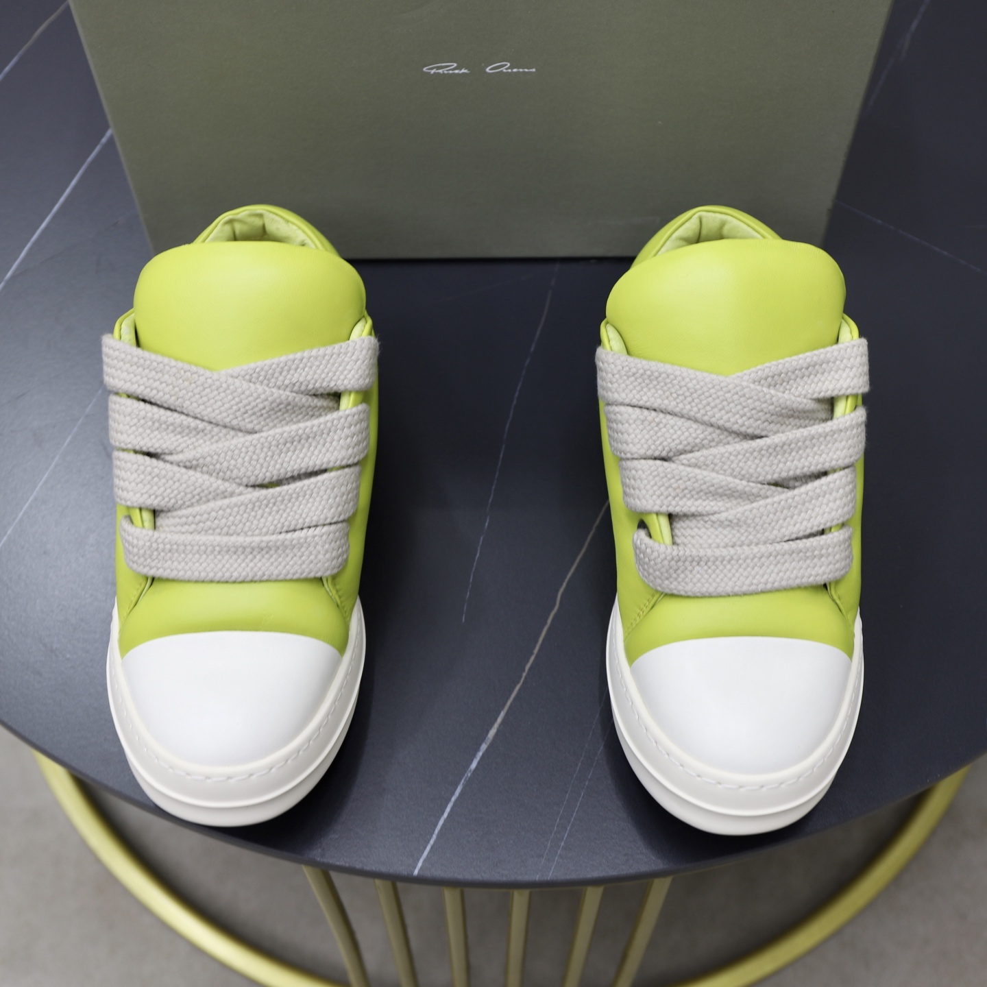 NO:275295,Couple model Owens' top new counter is available at the same time, with upper imported cotton, cowhide and sheepskin, fully imported breathable pig skin, mesh lining, completely 1 to 1 replica, original sole is specially supplied with original sole, exclusive movable molding sole is super comfortable, original order goods, high quality, can enter and exit the counter at will, welcome to compare. Couple model 36-44. It can be customized 45-46 without return and exchange., cowhide, sheepskin19860909情侣款 欧文斯顶级新款专柜同步发售,鞋面意大利进口棉布、牛皮、羊皮 全进口透气猪皮 网布 内里,完全1比1复刻,鞋底原厂特供原版底,独家活动成型底超级舒适,原厂跟单货,高品质,可随意进出专柜,欢迎对比.情侣款36-44.可定做45-46不退换.,,cowhide,sheepskin,Men's shoes