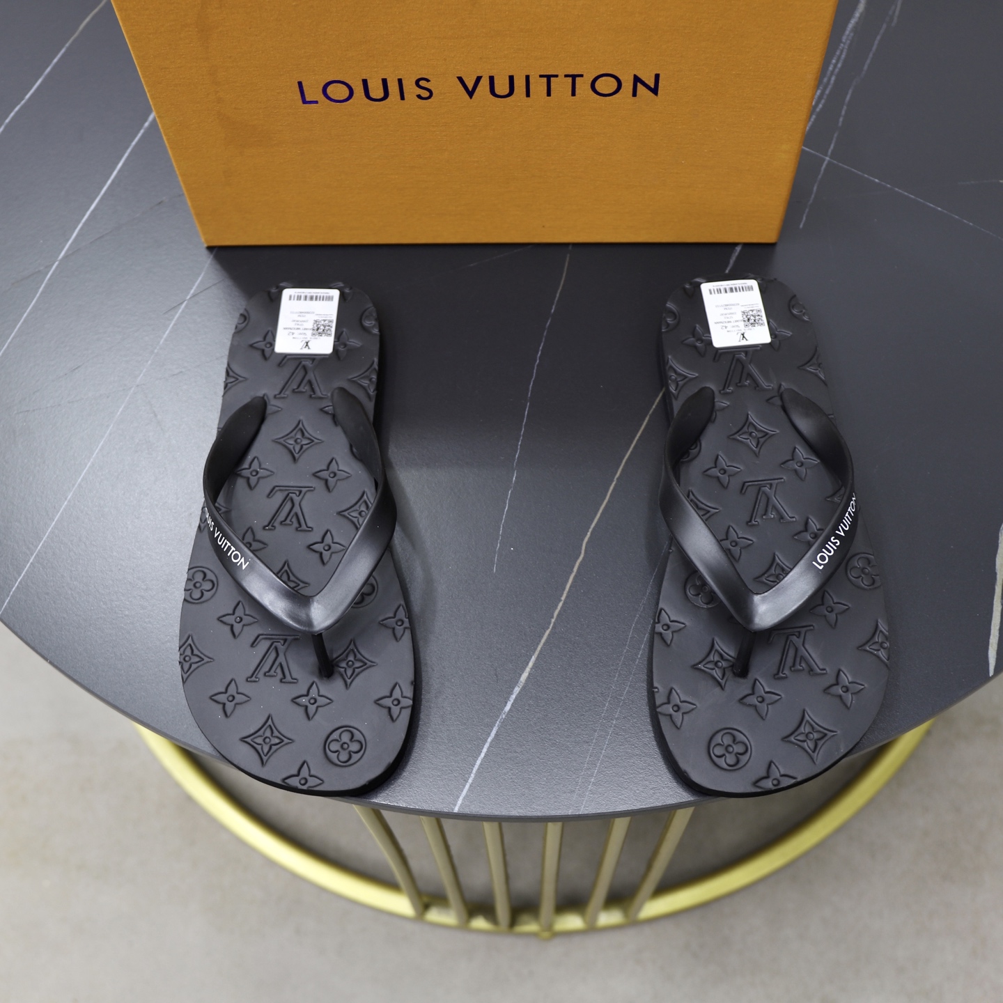 NO:275637,:♂♂ Brand LV Louis Vuitton Size 38–44 (45 customized) Grade counter Original list Material original upper Wear-resistant Lightweight Soft Comfortable Outsole Style category Summer foot-clip slippers Young and fashionable Feet comfortable Multi-color available, Louis vuitton,louis vuitton,slippers19860909:♂♂♂ 品牌LV路易威登 码数38–44（45定制） 等级专柜 原单 材料原版鞋面 耐磨轻便柔软舒适大底 款式类别夏季夹脚款拖鞋 年轻时尚 脚感舒适 颜色多色可选,,louis vuitton,louis vuitton,slippers,Men's shoes