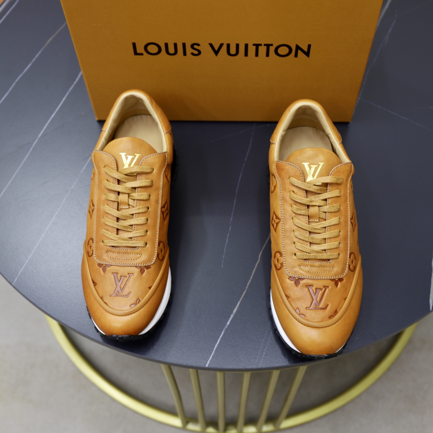 NO:275962,Top original list Brand [LOUIS VUITTON] LV. Louis Vuitton Material Original factory cowhide embossed 11 original board sole cowhide inner style type casual sports board shoes grade counter quality top original list color real picture color number 39–44 (38, 45 customized),,louis vuitton,louis vuitton,louis vuitton,cowhide19860909顶级原单 品牌【LOUIS VUITTON】LV.路易威登 材质 原工厂牛皮压花11原板大底 牛皮内里 款式类型休闲运动 板鞋 等级专柜品质 顶级原单 颜色实物图片色 码数39–44（38、45定制）,,louis vuitton,louis vuitton,louis vuitton,cowhide,Men's shoes