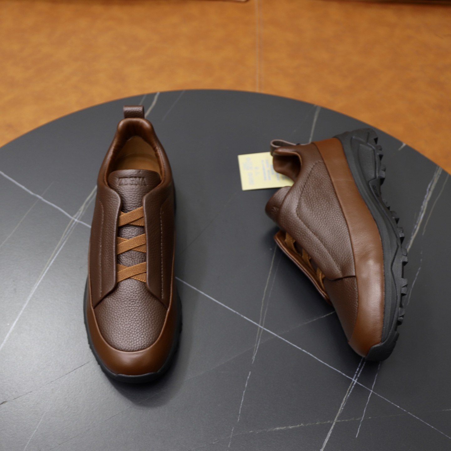 ：ZEGNATriple StitchMonte PRODUCT INFORMACIÓNMONTE (MÓN-TE) significa "alta montaña" en italiano. Ins