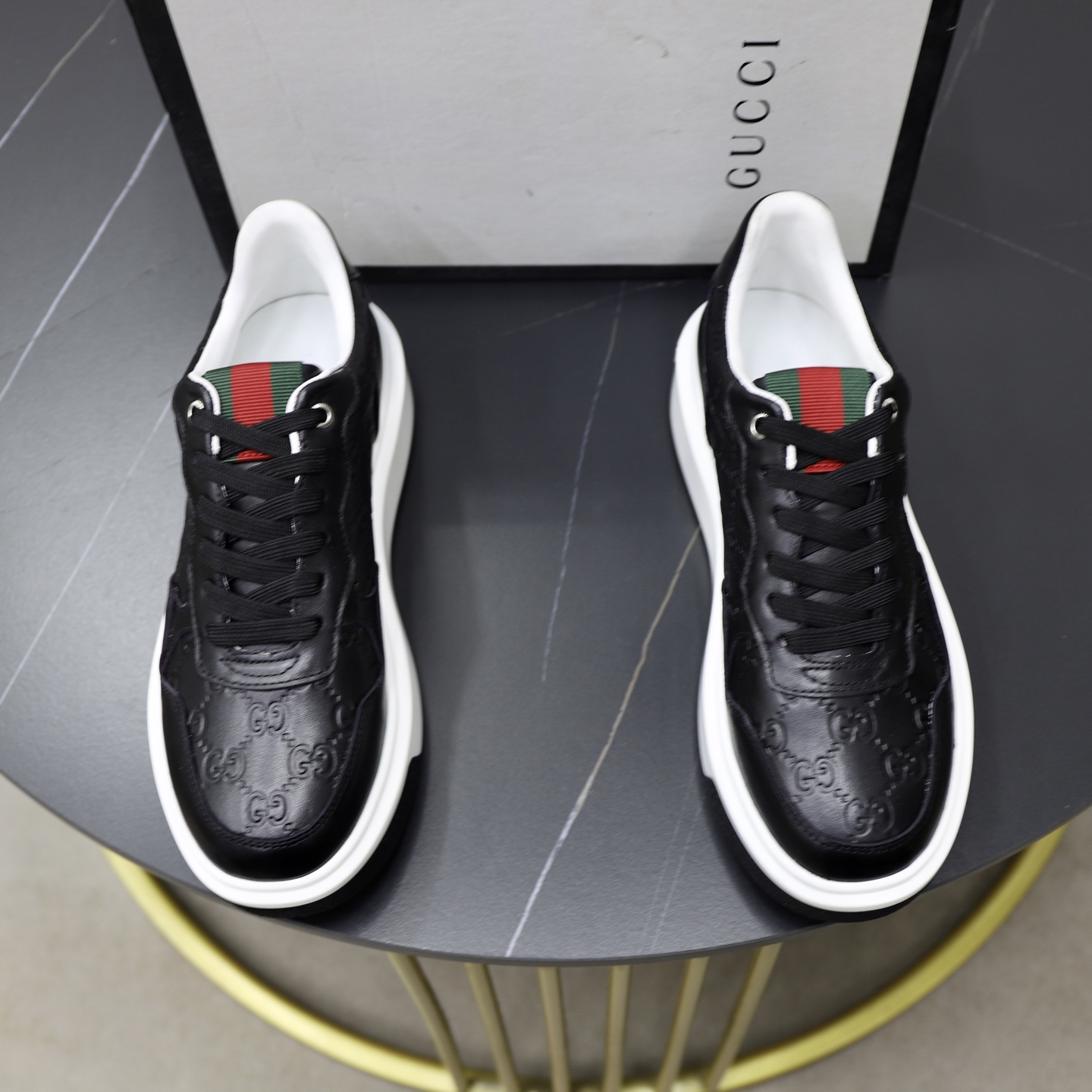 NO:276441,♂♂ Brand Gucci GuCCI Standard Code 38-44 Grade Official Website The same style material original leather fabric Comfortable and breathable inner Lightweight wear-resistant outsole Style category Men's fashion casual shoes Running Sports shoes Honorable luxury brand elements Top luxury Color real picture color, Gucci,sneakers19860909♂♂♂ 品牌古奇GuCCI 标准码38-44 等级官网同款 材料原版皮面料 舒适透气内里 轻便耐磨大底 款式类别男士时尚休闲鞋 跑步 运动鞋 尊贵奢侈品大牌元素 顶级奢华 颜色实物图片色,,gucci,sneakers,Men's shoes