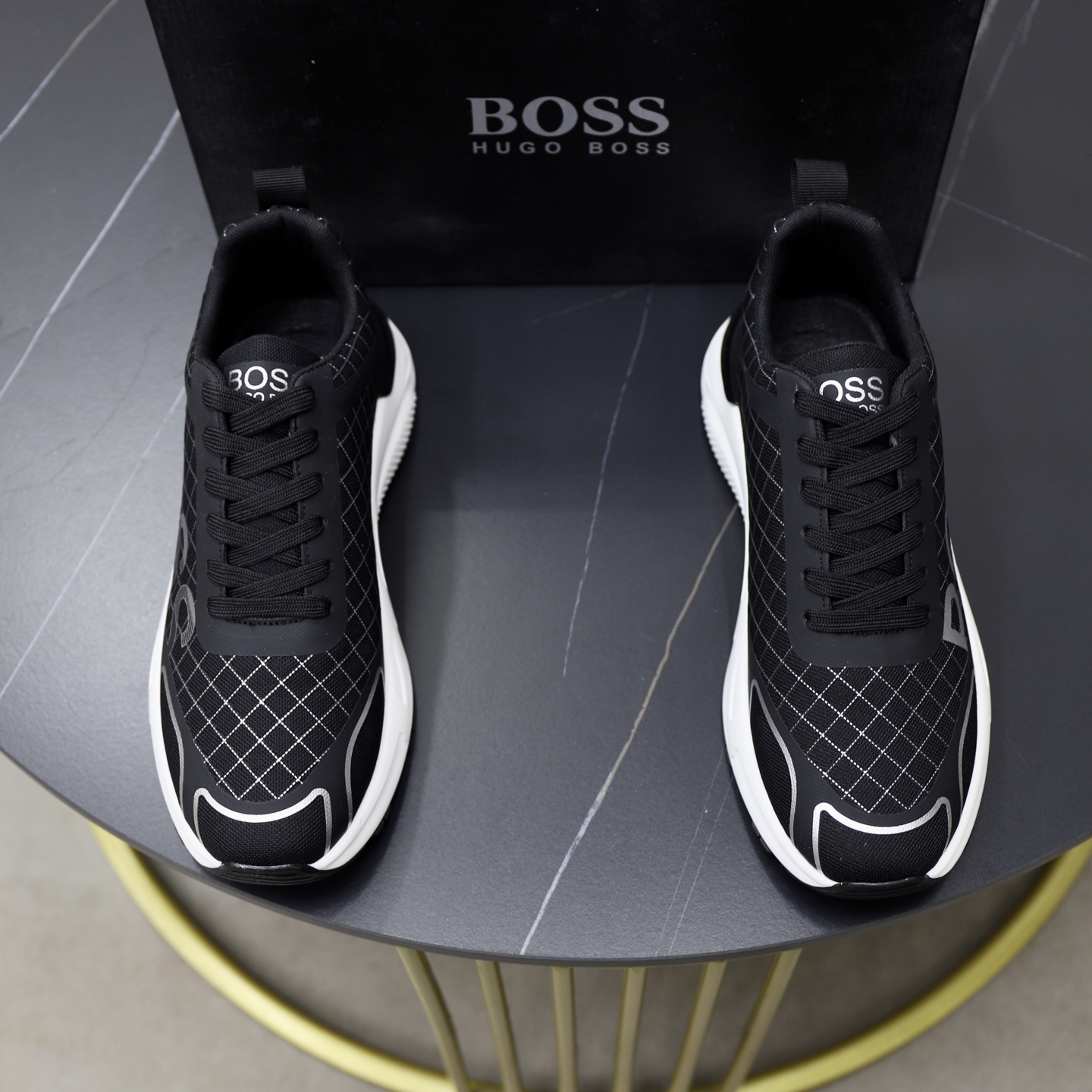 NO:276443,The latest BOSS is available, imported original breathable mesh material, high-end original pattern. High-end 1:1 mold opening customization, original large bottom, lighter and non-slip. Fashion is trendy and versatile. Exudes a fashionable and casual atmosphere, and fashion is right under your feet. Number of 38-44 (45 customized),19860909BOSS 最新上市、进口原版透气网布材料、高级原版图案.高端1:1开模定制,原版大底,更轻便,防滑.时尚主打潮流,百搭爆款.散发时尚休闲气息,时尚就在脚下.码数38-44（45订做）,,Men's shoes