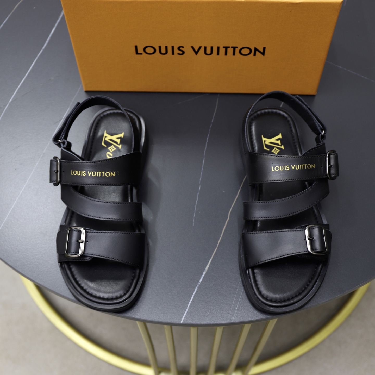 NO:277097,♂♂ Brand LV Louis Vuitton Size 38–44 (45 customized) Grade cowhide sheepskin material wear-resistant lightweight soft and comfortable outsole Style category Summer new slippers Young and fashionable Feet comfortable Multi-color available, Louis vuitton, louis vuitton, slippers, cowhide, sheepskin19860909♂♂♂ 品牌LV路易威登 码数38–44（45定制） 等级牛皮面羊皮里 材料耐磨轻便柔软舒适大底 款式类别夏季新款拖鞋 年轻时尚 脚感舒适 颜色多色可选,,louis vuitton,louis vuitton,slippers,cowhide,sheepskin,Men's shoes