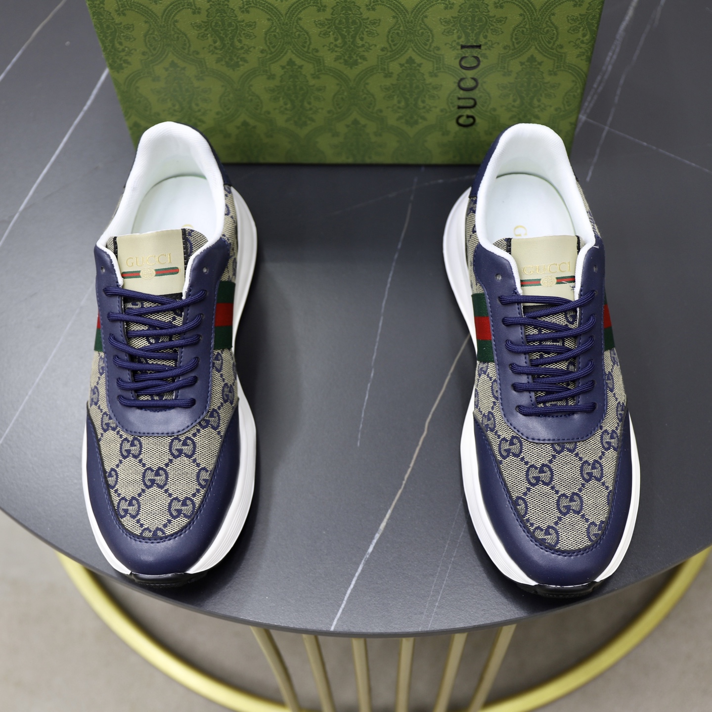 NO:277073,♂♂ Brand GuccI Standard Code 38-44 (45 customized) Grade official website The same model Material original leather splicing Comfortable and breathable inner Q elastic and lightweight wear-resistant sports sole Style category Men's fashion casual shoes Running Sports shoes Honorable luxury brand elements Top luxury Color real picture color, Gucci,sneakers19860909♂♂♂ 品牌古奇GuCCI 标准码38-44（45订做） 等级官网同款 材料原版皮料拼接 舒适透气内里 Q弹轻便耐磨运动大底 款式类别男士时尚休闲鞋 跑步 运动鞋 尊贵奢侈品大牌元素 顶级奢华 颜色实物图片色,,gucci,sneakers,Men's shoes