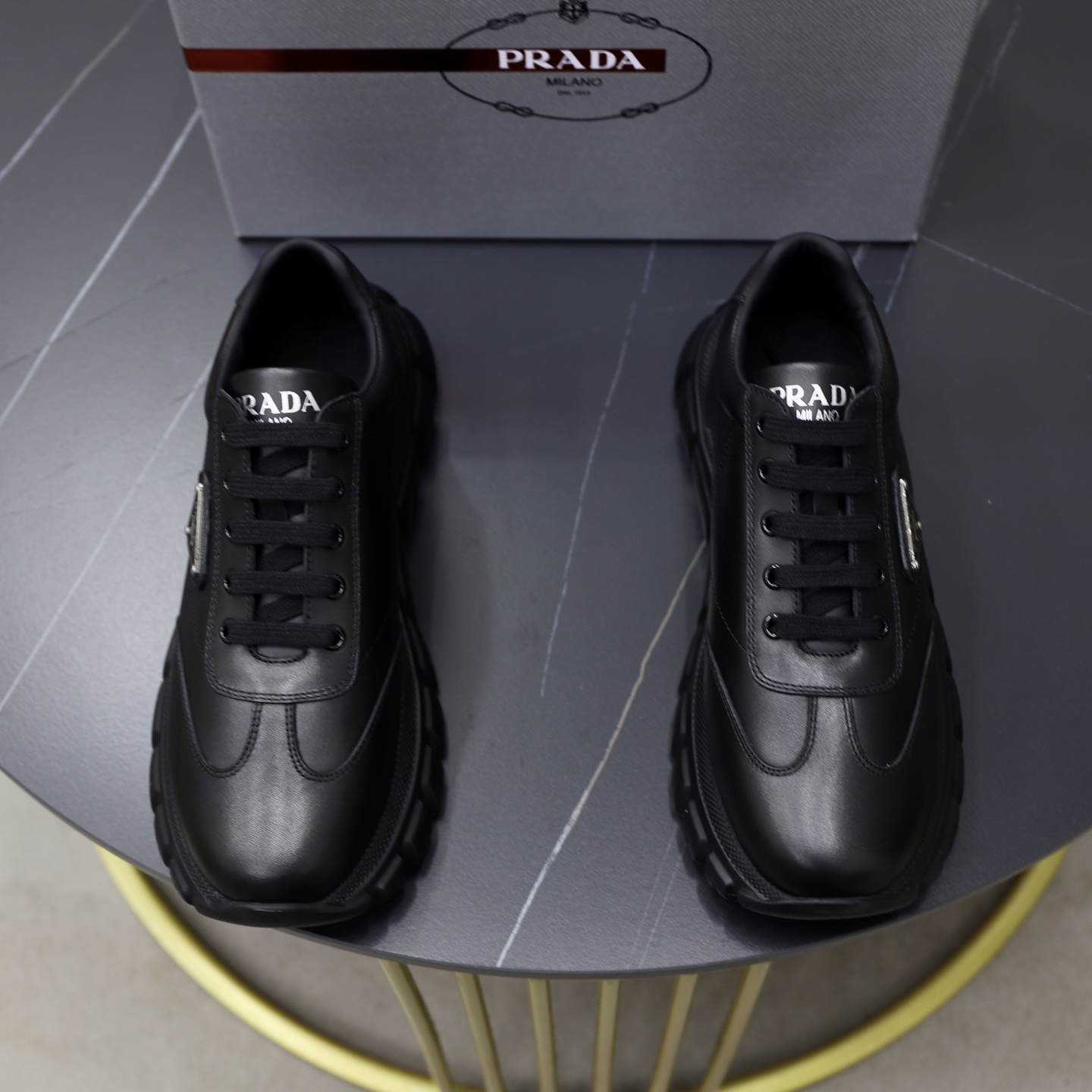 NO:277413,Top original list Brand PRADA (Prada) Standard code men's code 38/44 (45 can be customized) Grade official website same style Material original cowhide splicing Cowhide inner original combination two-color wear-resistant soft bottom Style category casual sports version Young fashion European and American trend British style Color real picture color, prada, prada, cowhide19860909顶级原单 品牌PRADA（普拉达） 标准码男码38/44（45可以定做） 等级官网同款 材料原版牛皮拼接 牛皮内里 原版组合双色耐磨柔软大底 款式类别休闲运动版 年轻时尚 欧美潮流 英伦风格 颜色实物图片色,,prada,prada,cowhide,Men's shoes