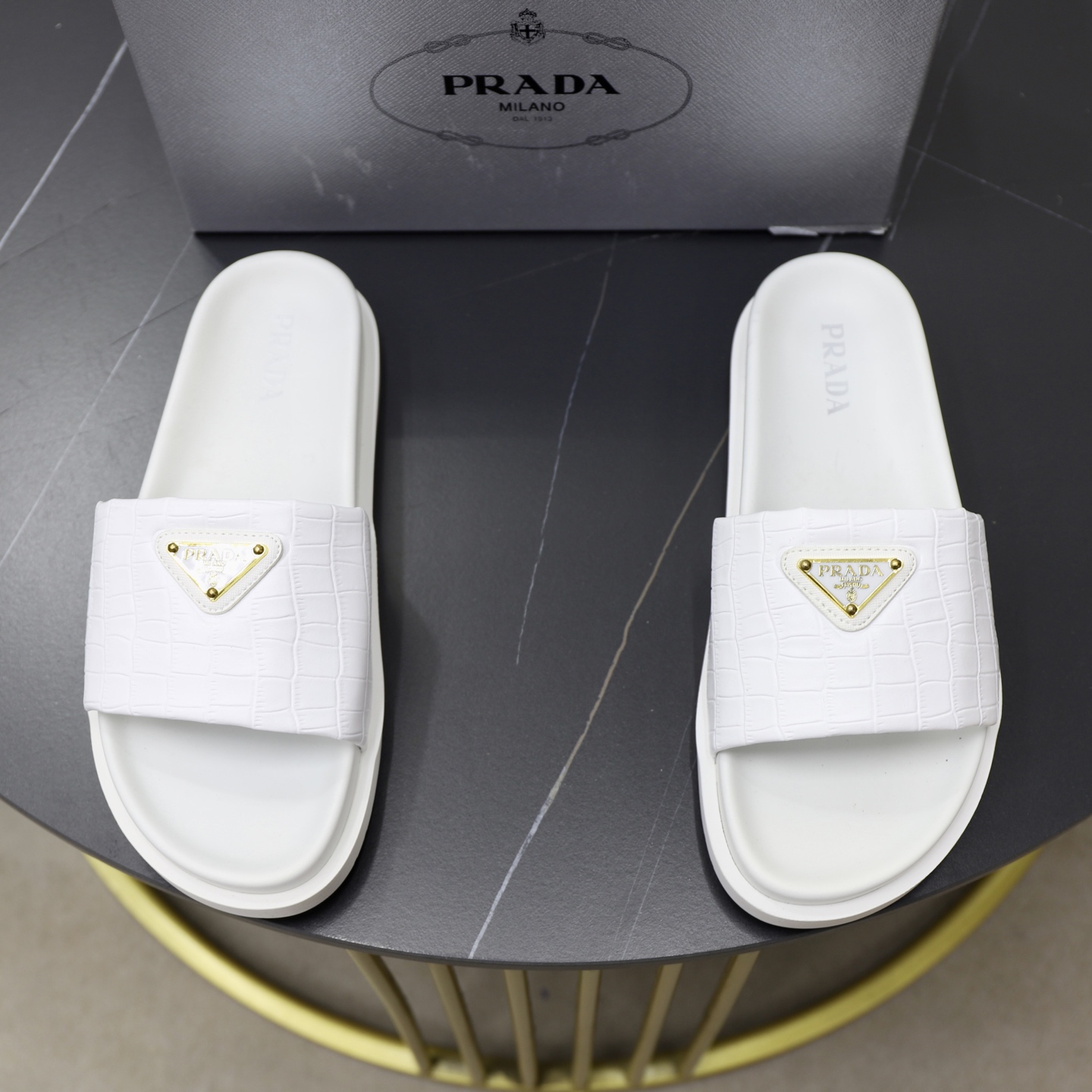 NO:278749,♂♂ Brand Prada PRADA Standard Code 38-44 (45 customized) Grade official website The same style Material original material design Original rubber wear-resistant molding outsole Style category Men's fashion sandals Prestige luxury brand elements Top luxury Color real picture color, Prada, Prada, slippers19860909♂♂♂ 品牌普拉达PRADA 标准码38-44（45订做） 等级官网同款 材料原版材料设计 原版橡胶耐磨成型大底 款式类别男士时尚凉拖鞋 尊贵奢侈品大牌元素 顶级奢华 颜色实物图片色,,prada,prada,slippers,Men's shoes