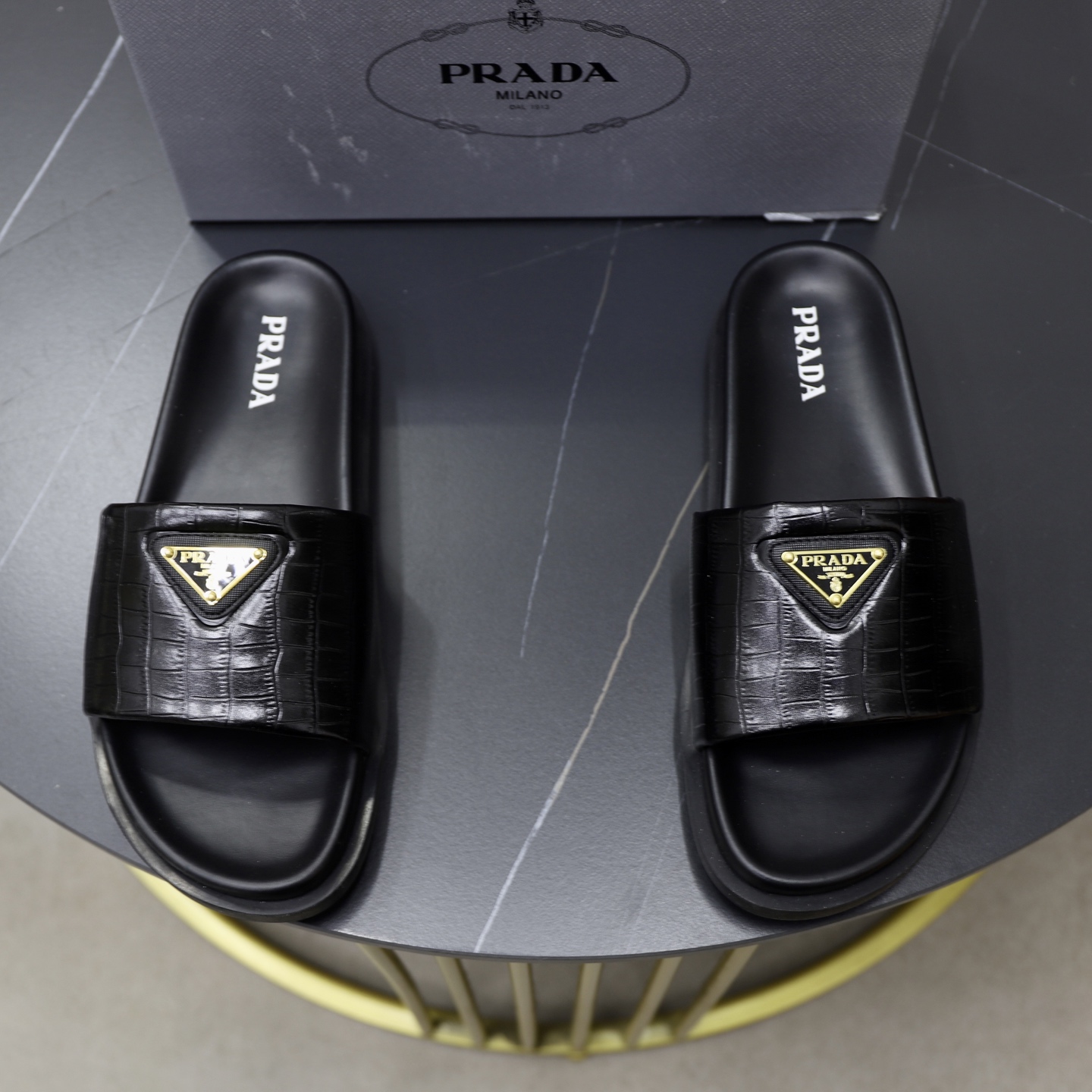 NO:278752,♂♂ Brand Prada PRADA Standard Code 38–44 (45 customized) Grade official website The same model Material original material design Original rubber wear-resistant molding outsole Style category Men's fashion sandals Prestige luxury brand elements Top luxury Color real picture color, Prada, Prada, slippers19860909♂♂♂ 品牌普拉达PRADA 标准码38–44（45订做） 等级官网同款 材料原版材料设计 原版橡胶耐磨成型大底 款式类别男士时尚凉拖鞋 尊贵奢侈品大牌元素 顶级奢华 颜色实物图片色,,prada,prada,slippers,Men's shoes