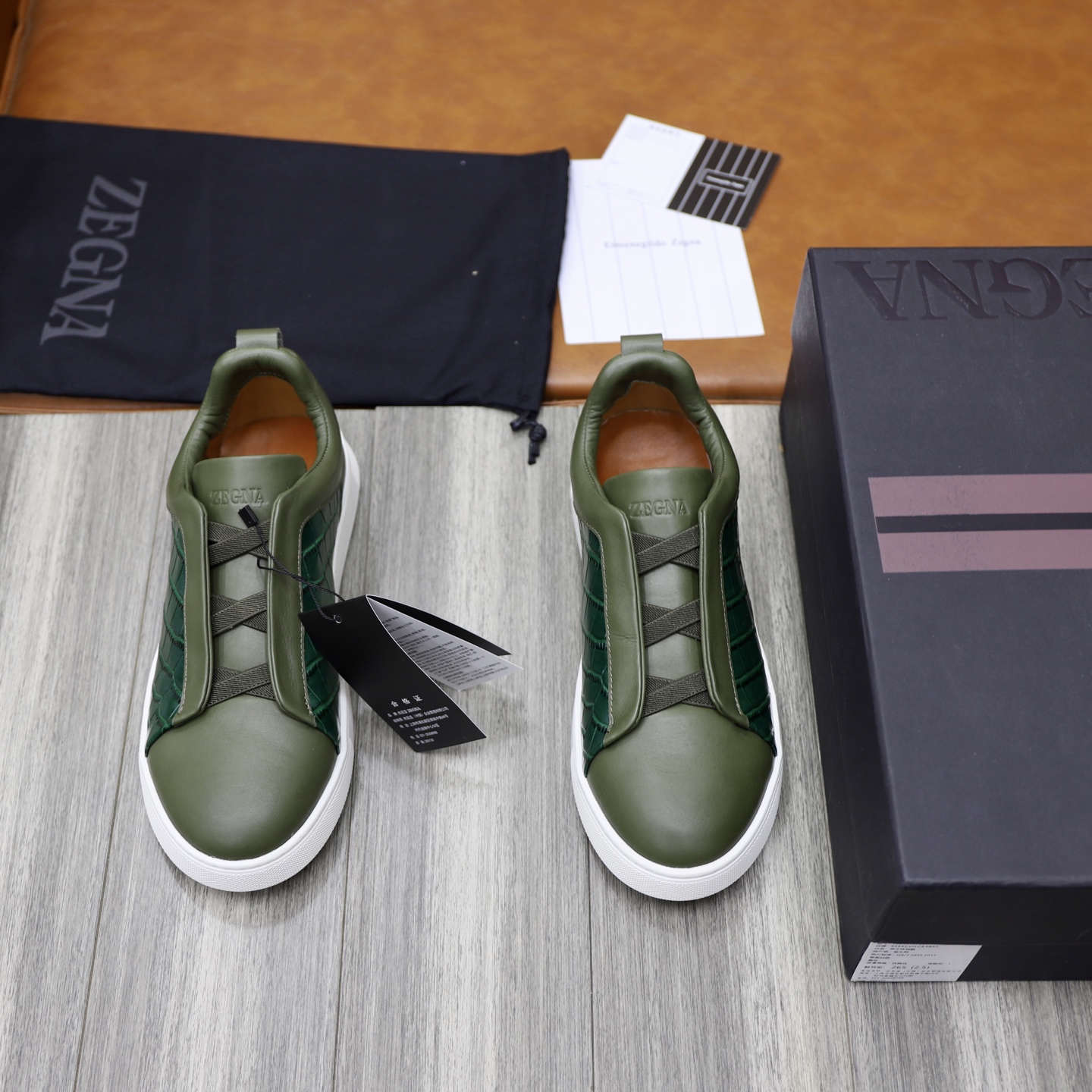 NO:279469,Hot sale! Jenia Casual Sneakers This Triple Stitch low-top sneaker is made of soft cowhide with suede, injecting exquisite style into casual shoes. The iconic triple cross elastic details highlight the hand-stitched stitching of traditional leather shoes, light and lazy cover design, perfectly fitting the fast-paced lifestyle. The very light rubber outsole is embellished with double stripes logo sports details, reinterpreting the iconic shoes with ultra-light structure. Calfskin inner lining, car midsole cover last method. Easy to wear and take off the foot cross elastic band and 3D 