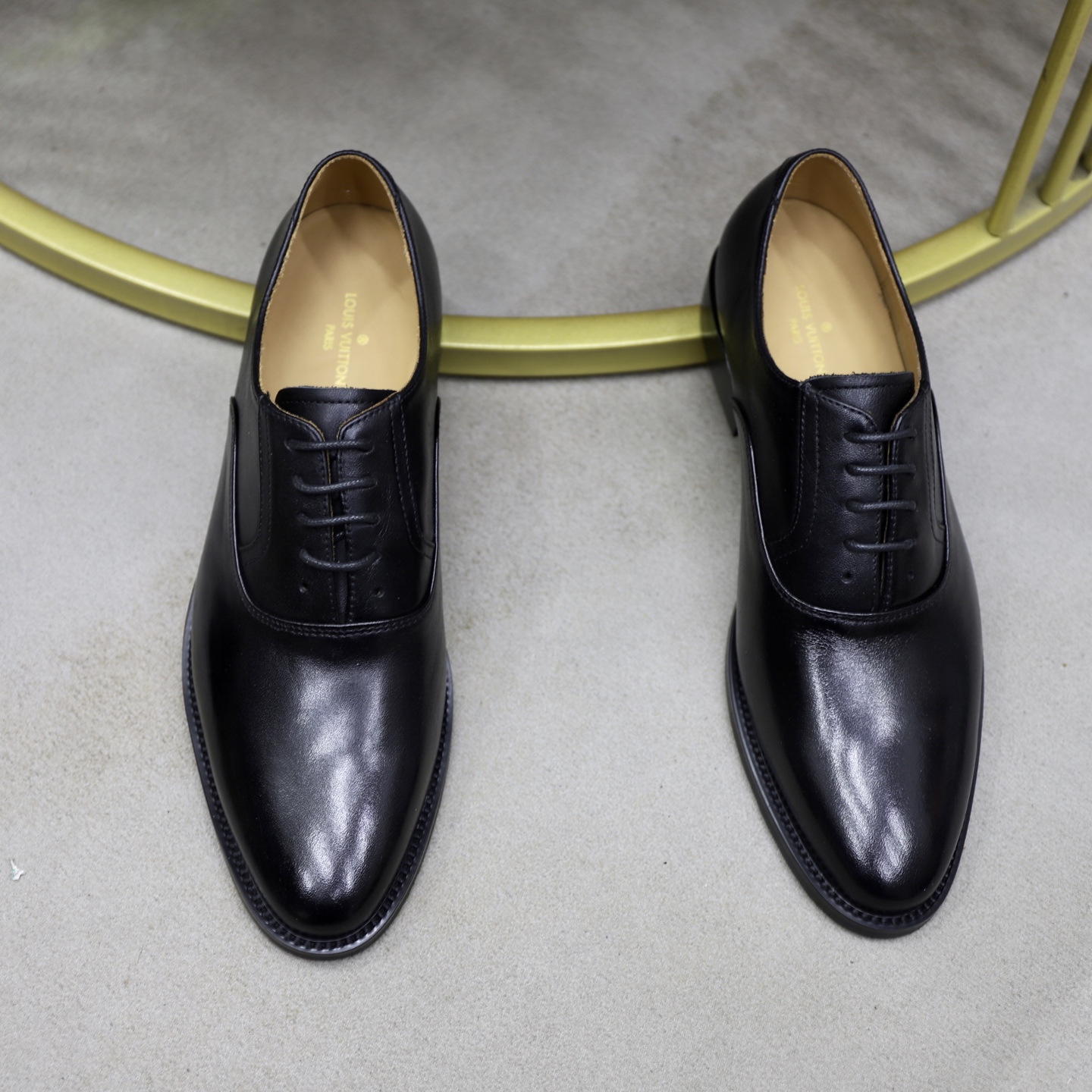 Louis Vuitton Men's Classic Leather Oxford Shoes - Business Casual Black 4 i1745510866514 928 0 2