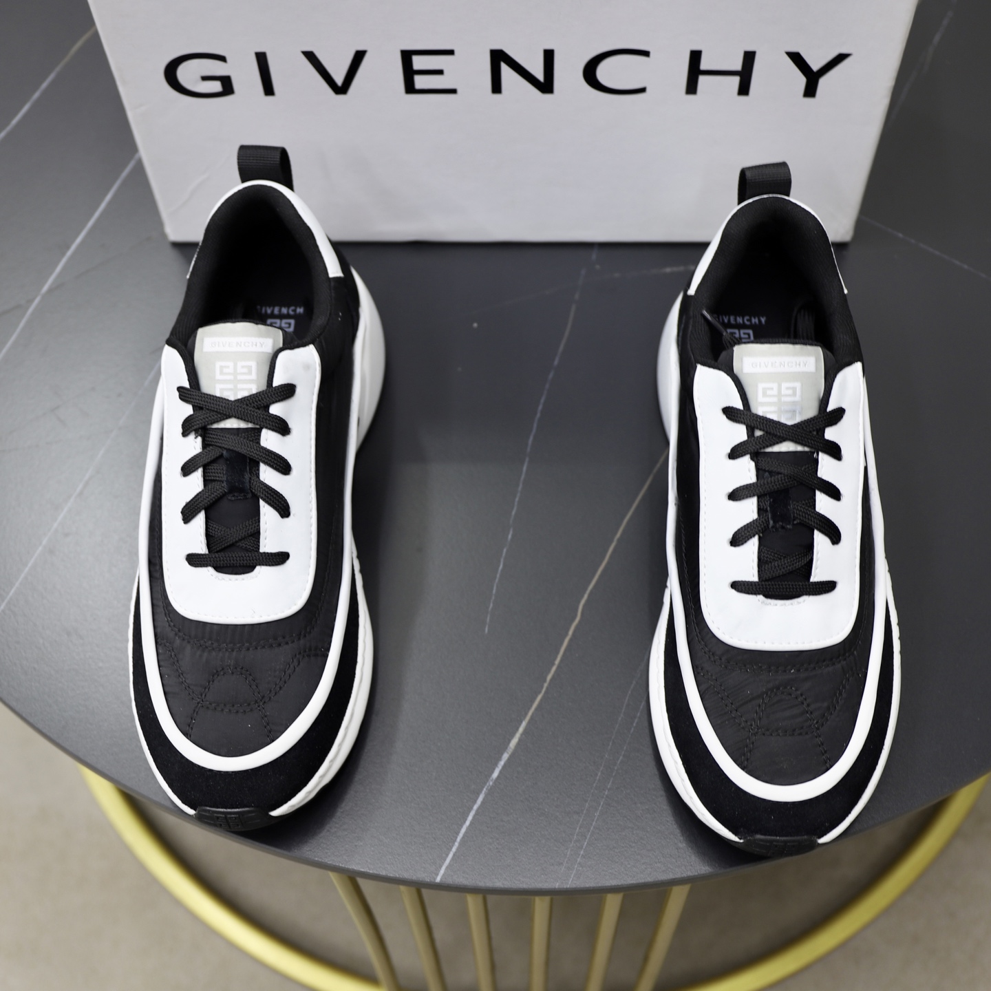 NO:280367,Gv *y~Givenchi. New GIV 1 men's thick-soled heightened casual sneakers, high-quality calfskin spliced ​​and breathable cloth!  The footwork is handsome and stylish, with 4CM height and enhancement of aura. The shoe body is contrasting and spliced ​​with 4G LOGO logo and three-dimensional GIVENCHY logo. The lightweight TPU foamed sole makes the feet feel light and comfortable!  Size39-44 (45 custom made), given , given , given , given , sneakers , cowhide19860909Gv *y～纪梵希.全新GIV 1男士厚底增高休闲运动鞋,鞋面高品质小牛皮拼接透气布面制成！上脚效果帅气有型,增高4CM,提升气场,鞋身撞色拼接设计,饰有4G LOGO标志和立体GIVENCHY标志.轻质TPU发泡大底,脚感轻便舒适！ Size39-44（45定做）,,givenchy,givenchy,sneakers,cowhide,Men's shoes