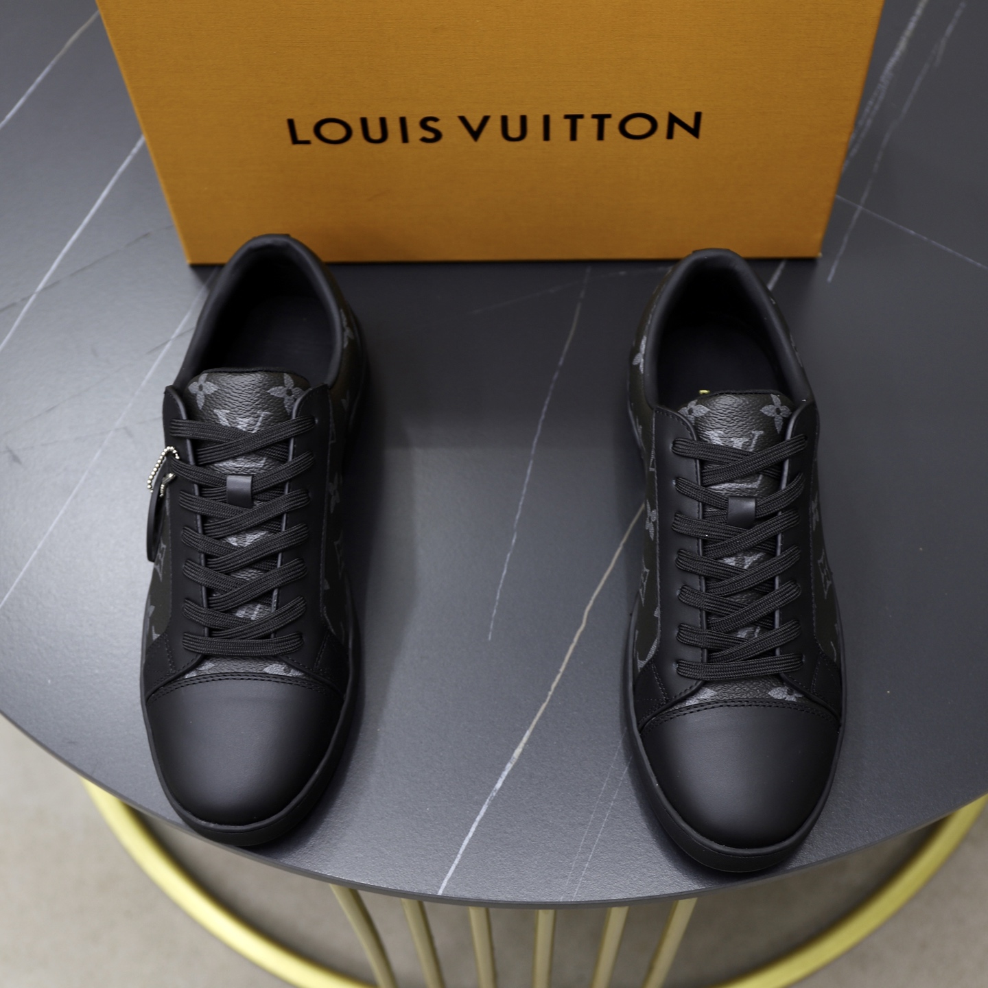 NO:281012,Top original list Brand [LOUIS VUITTON] LV. Louis Vuitton Material Original factory cowhide material 11 original board outsole Comfortable inner style type casual sports shoe grade counter quality Top original list Color real picture color Number 38–44 (45 customization),,louis vuitton,louis vuitton,louis vuitton,cowhide19860909顶级原单 品牌【LOUIS VUITTON】LV.路易威登 材质 原工厂牛皮材料 11原板大底 舒适内里 款式类型休闲运动 板鞋 等级专柜品质 顶级原单 颜色实物图片色 码数38–44（45定制）,,louis vuitton,louis vuitton,louis vuitton,cowhide,Men's shoes