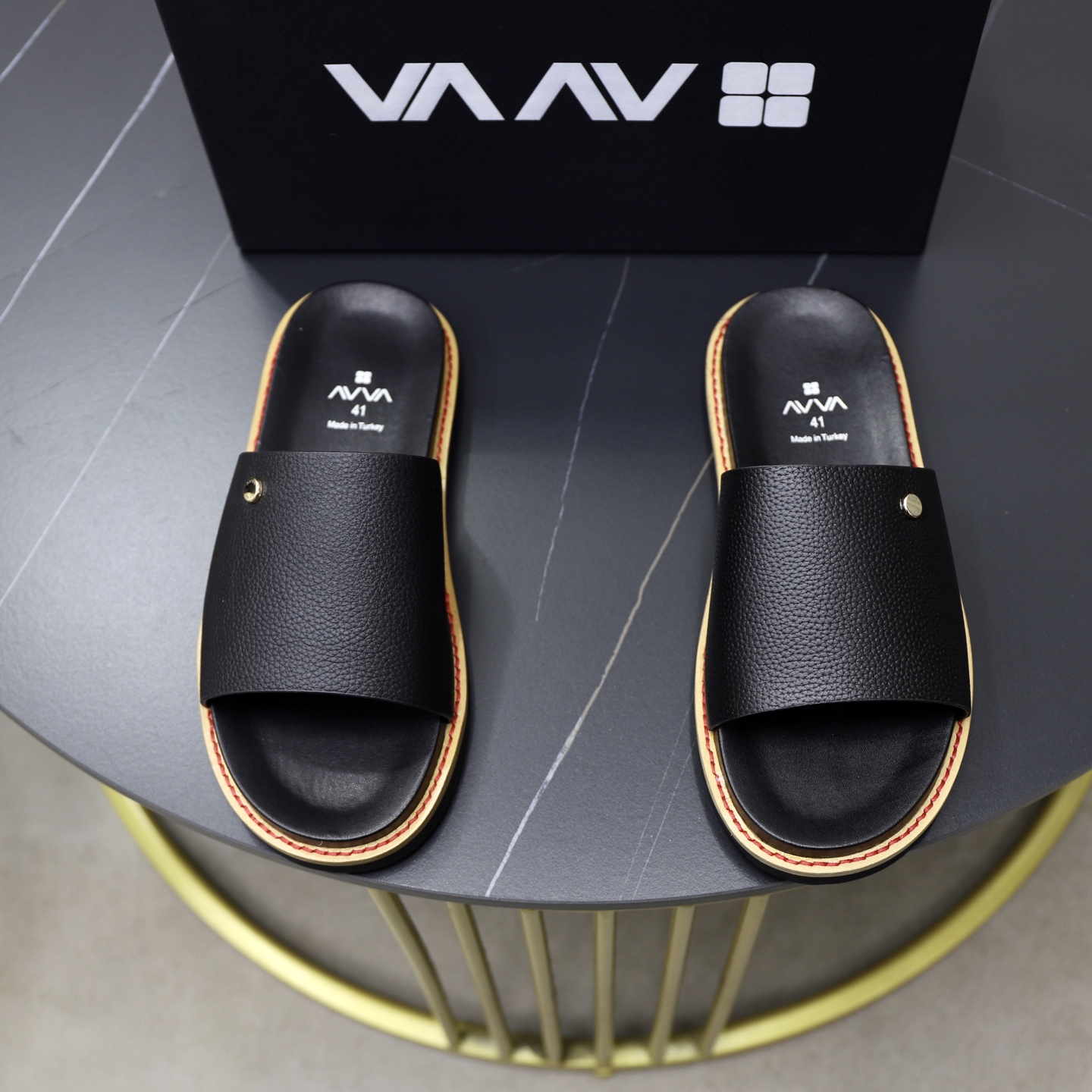 NO:283210,♂♂ Brand Russian luxury brand Standard code 38-44 (45 customized) Grade official website The same model Material original leather design Original lightweight wear-resistant molding outsole Style category Men's fashion sandals Prestigious luxury brand elements Top luxury Color real picture color, Slippers19860909♂♂♂ 品牌俄罗斯奢侈品牌 标准码38-44（45订做） 等级官网同款 材料原版皮料设计 原版轻便耐磨成型大底 款式类别男士时尚凉拖鞋 尊贵奢侈品大牌元素 顶级奢华 颜色实物图片色,,slippers,Men's shoes